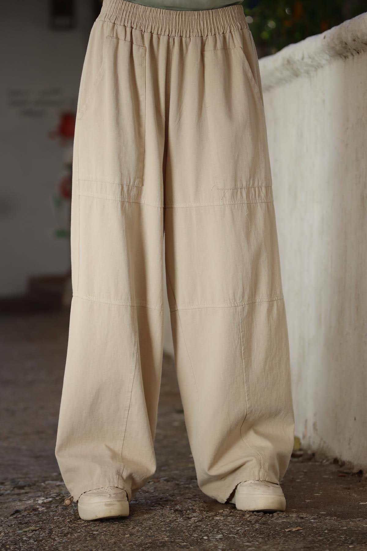 Bej Paçası Büzgülü Dikiş Detaylı Pantolon