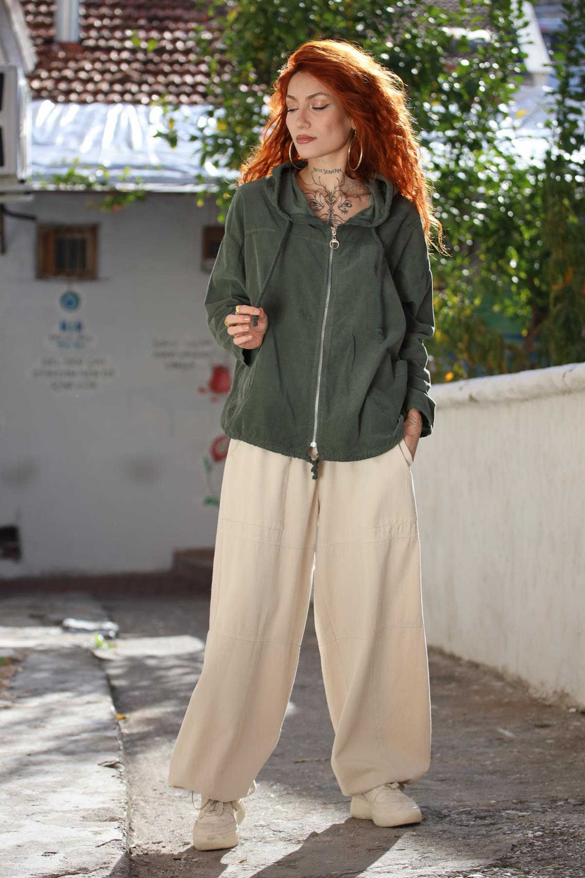 Bej Paçası Büzgülü Dikiş Detaylı Pantolon