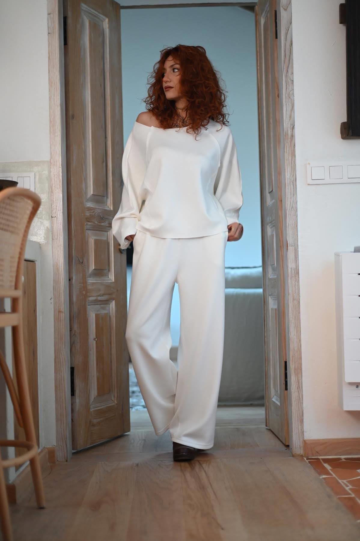 Beyaz Asimetrik Dikiş Detaylı Sweat Takım