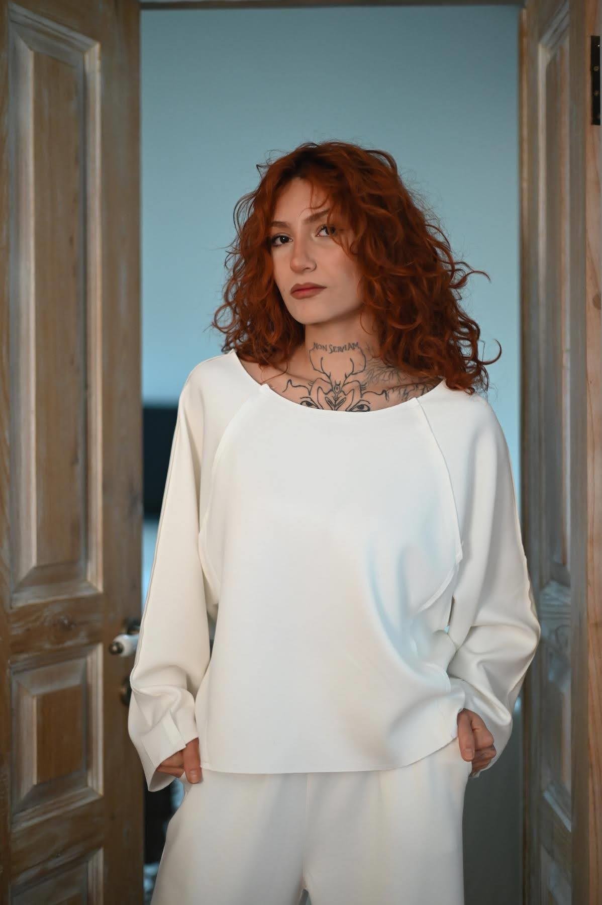 Beyaz Asimetrik Dikiş Detaylı Sweat Takım