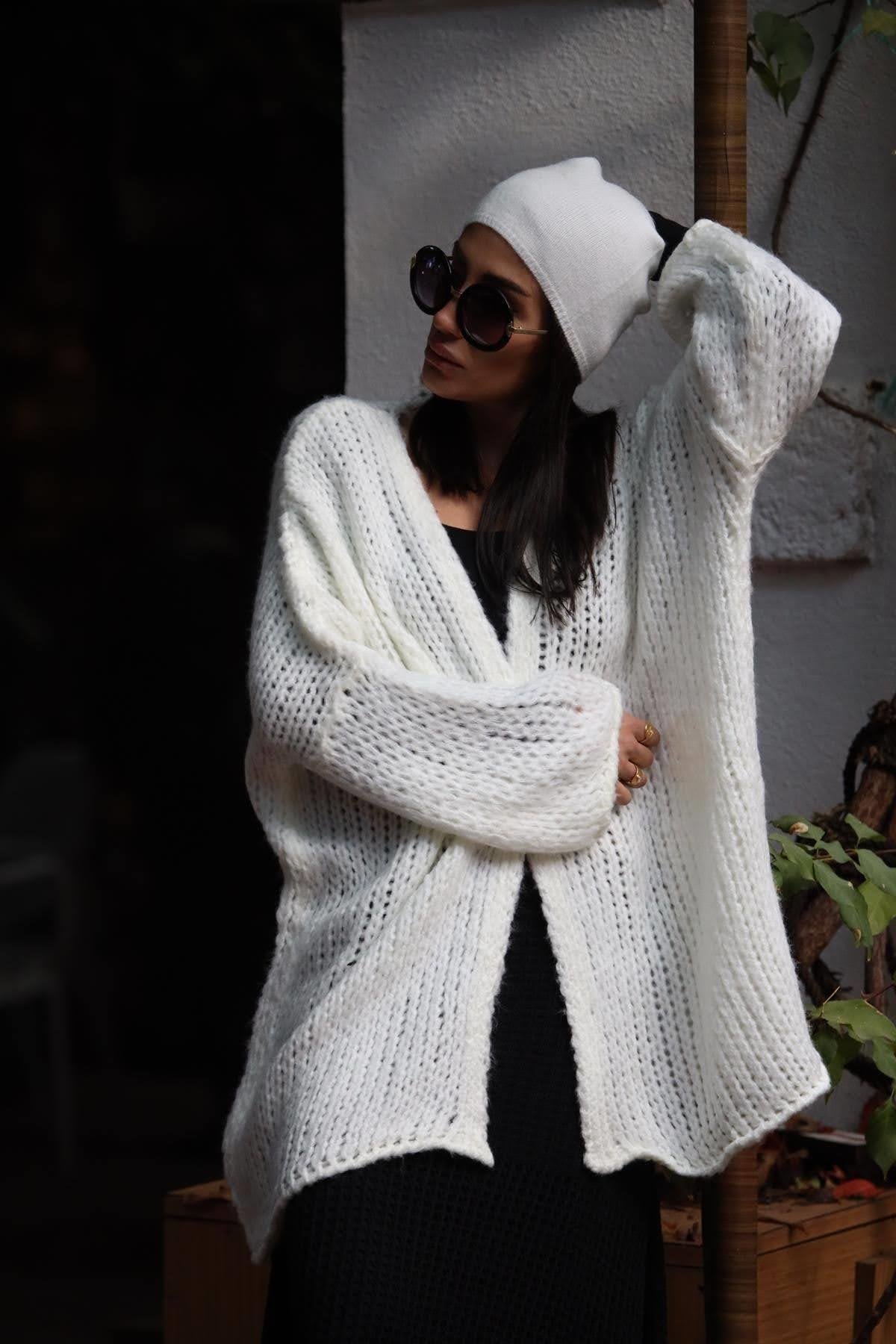 Beyaz Kalın Yün Hırka
