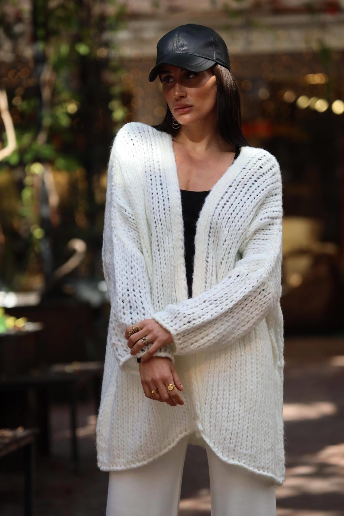 Beyaz Kalın Yün Hırka