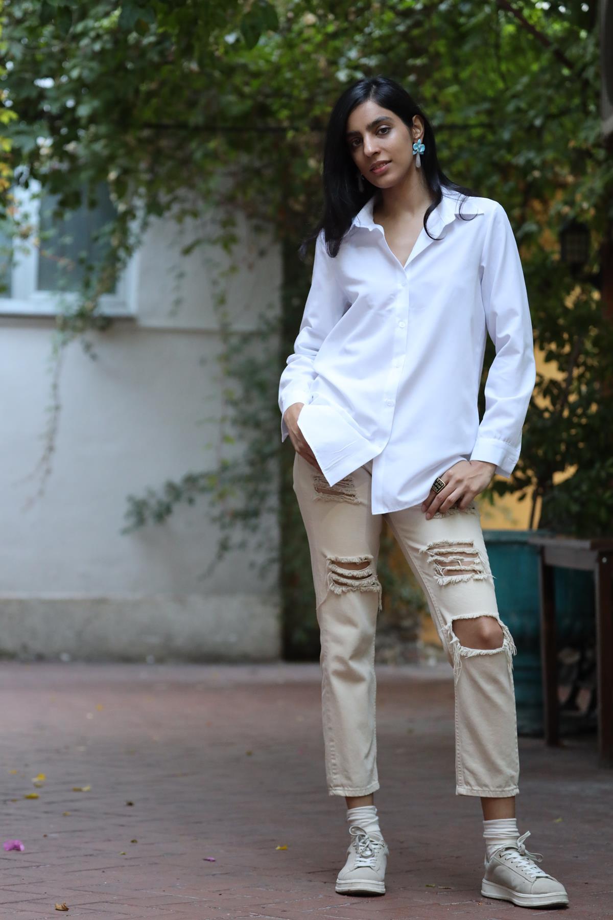 Beyaz Oval Kesim Gömlek