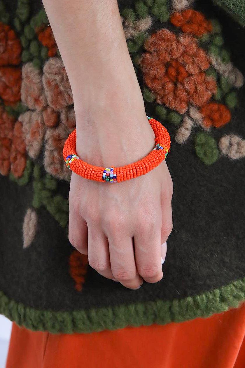  Turuncu ve Renkli Detay Yuvarlak Bileklik