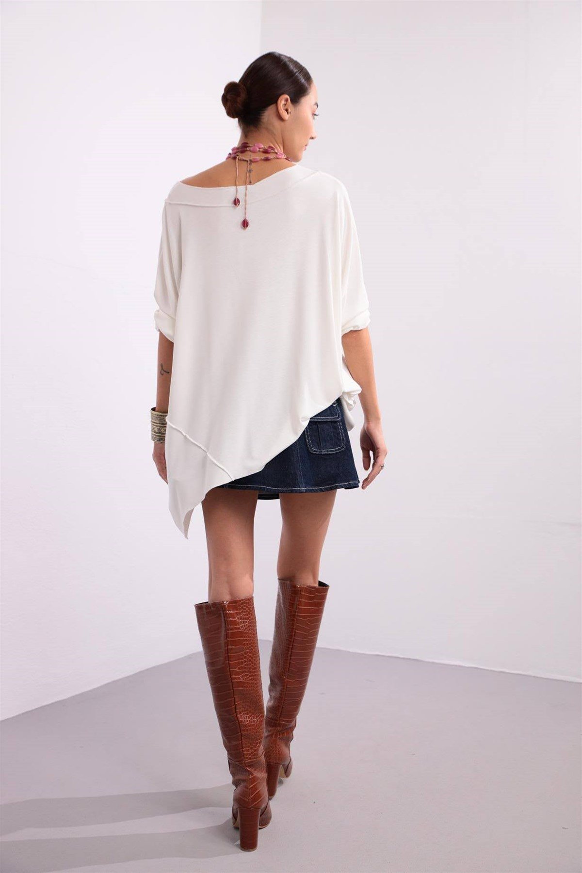 Beyaz Kayık Yaka Dikişli Bluz - Şaman Butik - Bohem Giyim ve Aksesuar | Kadın & Erkek Beyaz Kayık Yaka Dikişli Bluz