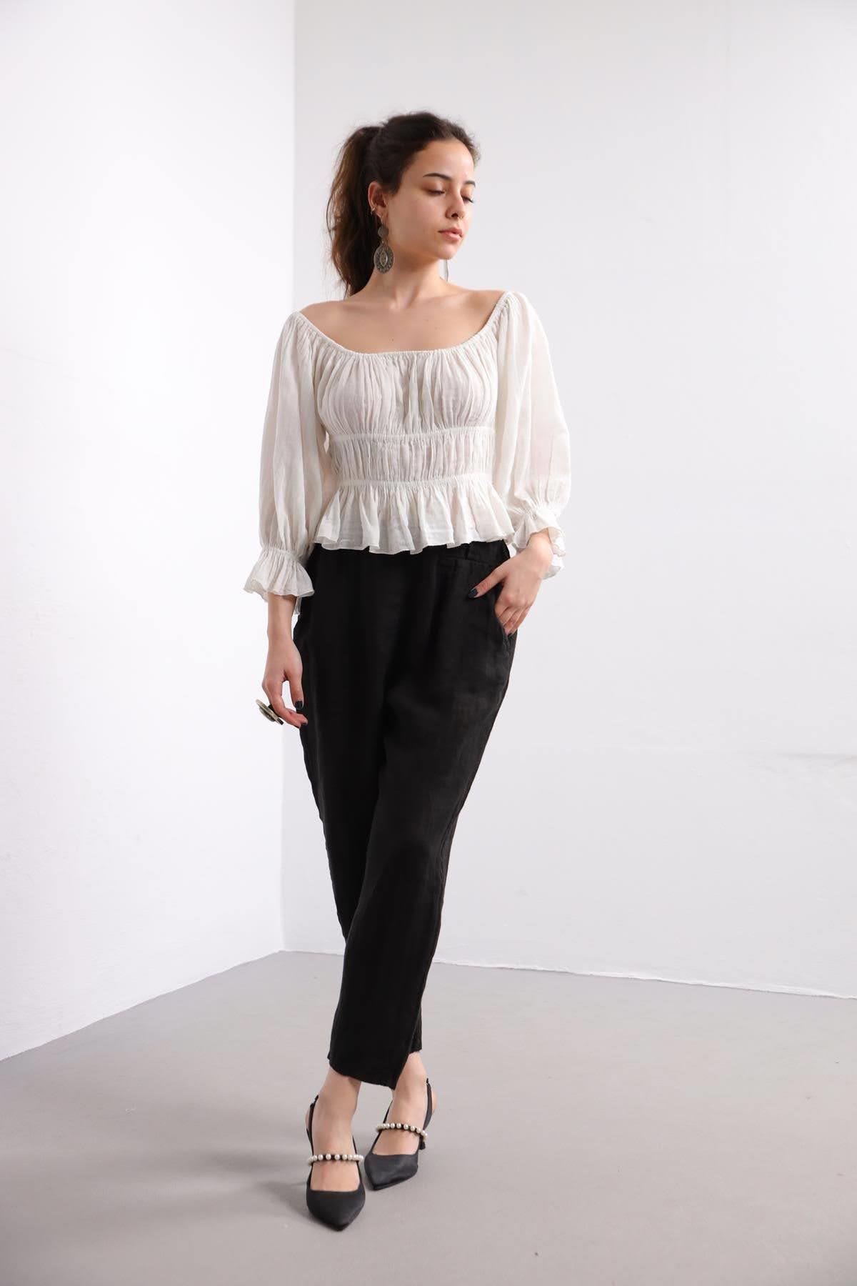 Beyaz Kayık Yaka Kolları Lastikli Pamuklu Bluz - Şaman Butik Beyaz Kayık Yaka Kolları Lastikli Pamuklu Bluz