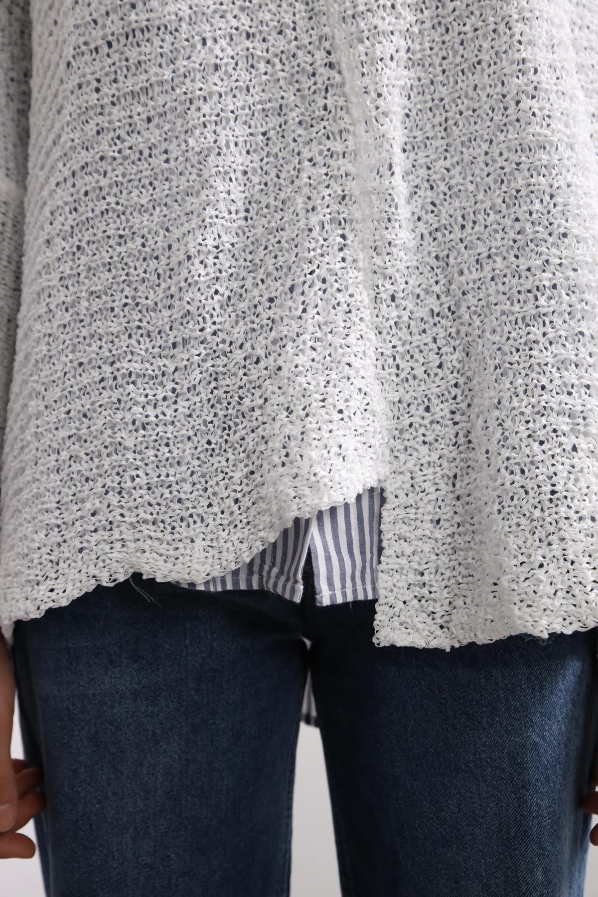 Saman Butik | Shop Online White Lightweight Knitted Blouse