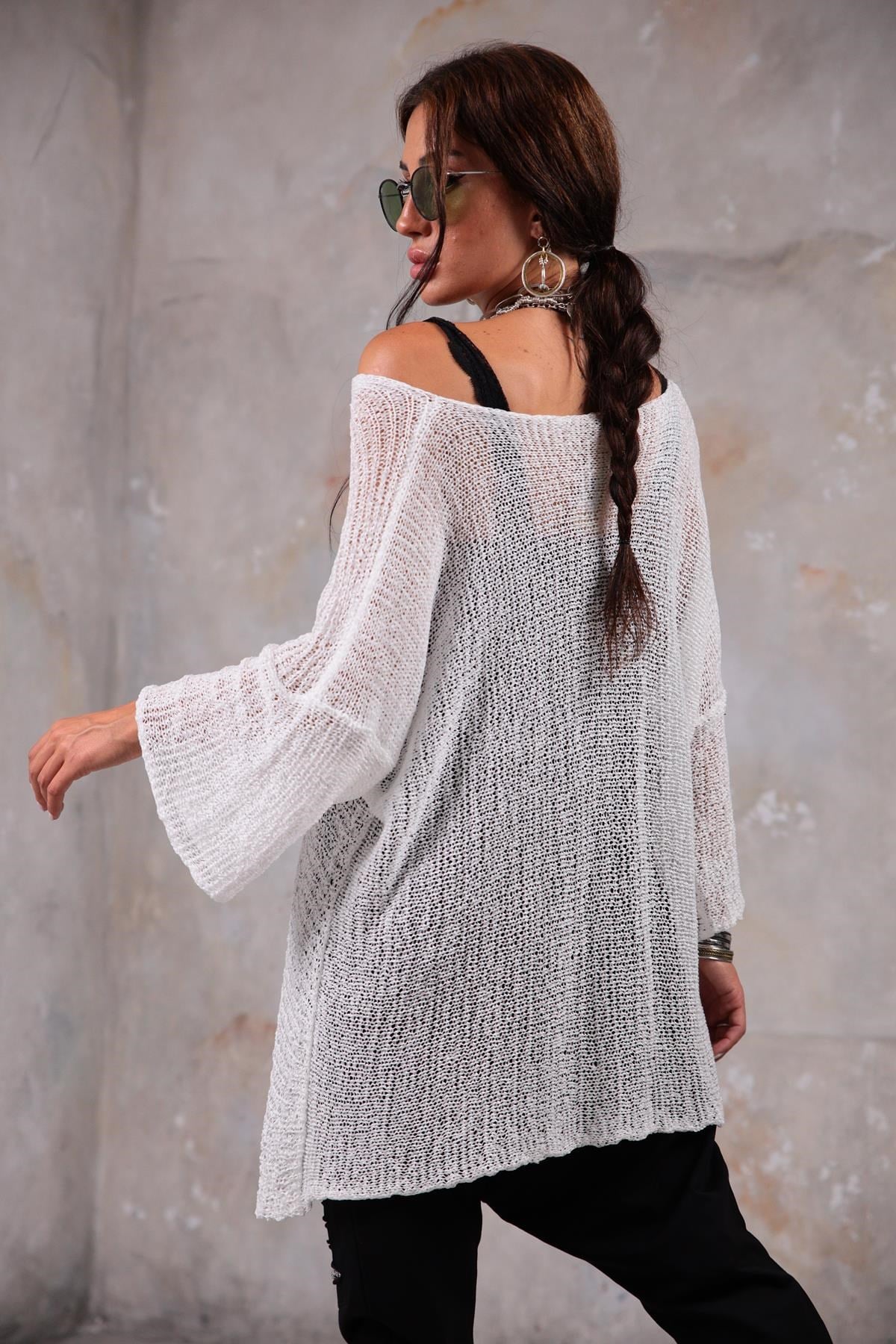 Saman Butik | Shop Online White Lightweight Knitted Blouse