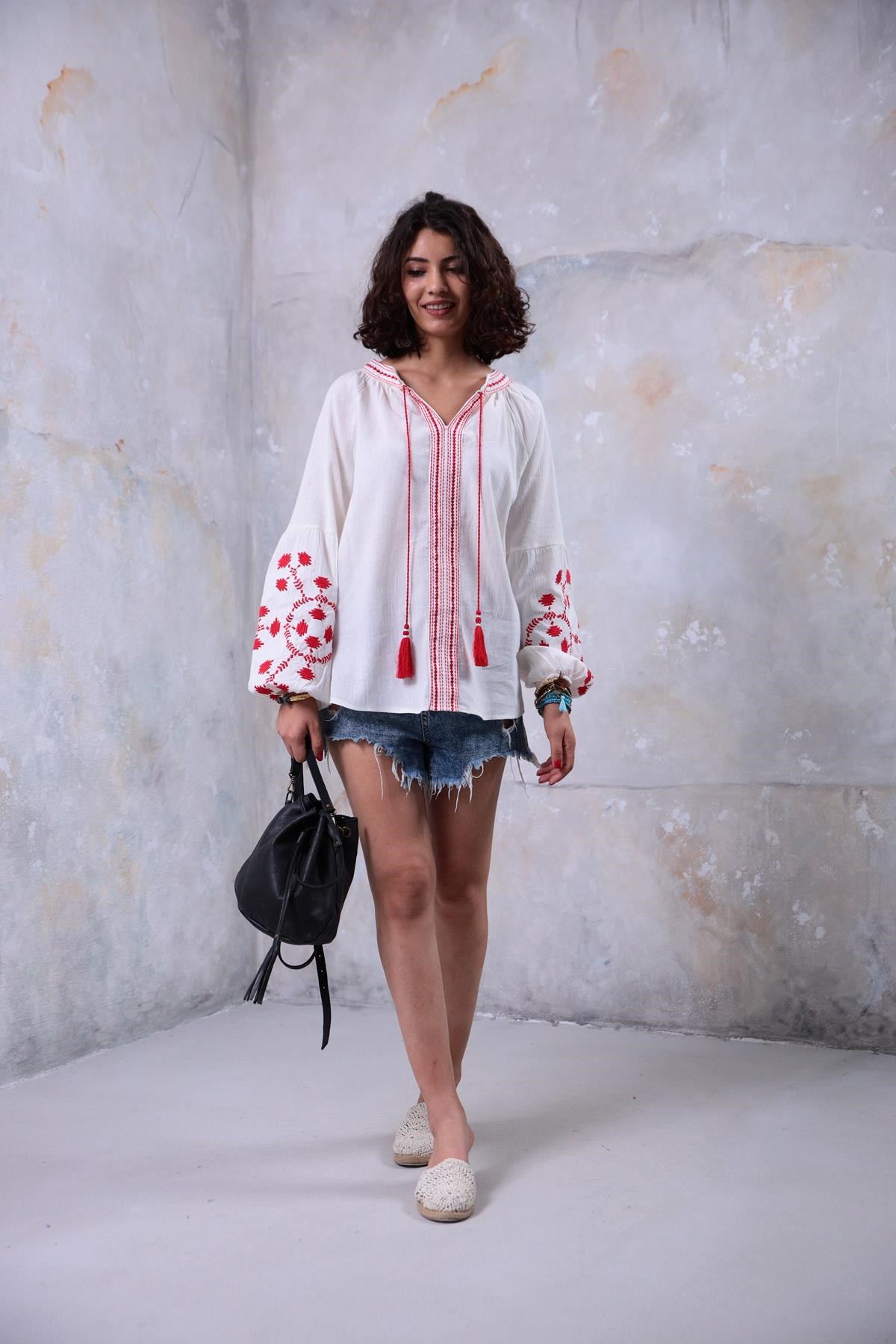Ekru Kolları ve Önü İşlemeli Bluz - Şaman Butik Ekru Kolları ve Önü İşlemeli Bluz