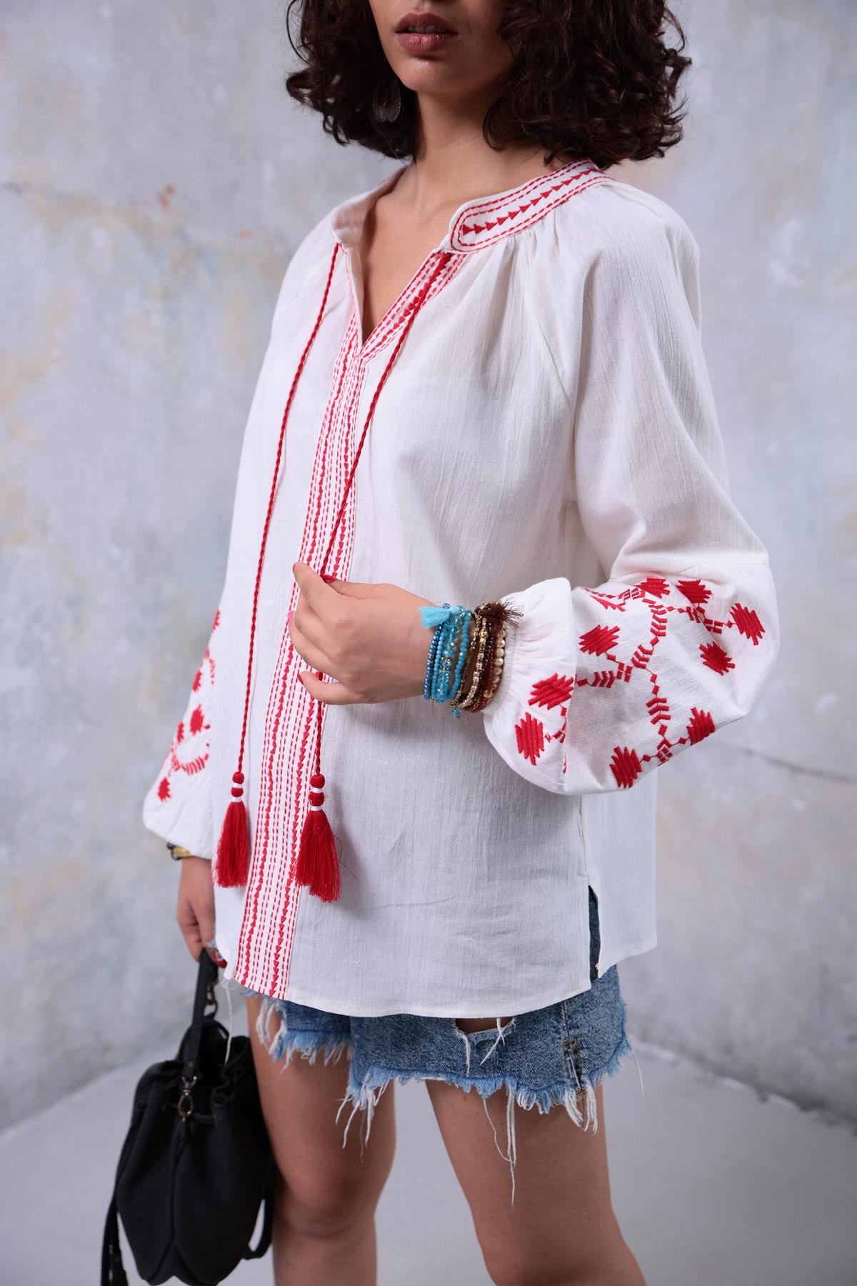 Ekru Kolları ve Önü İşlemeli Bluz - Şaman Butik Ekru Kolları ve Önü İşlemeli Bluz