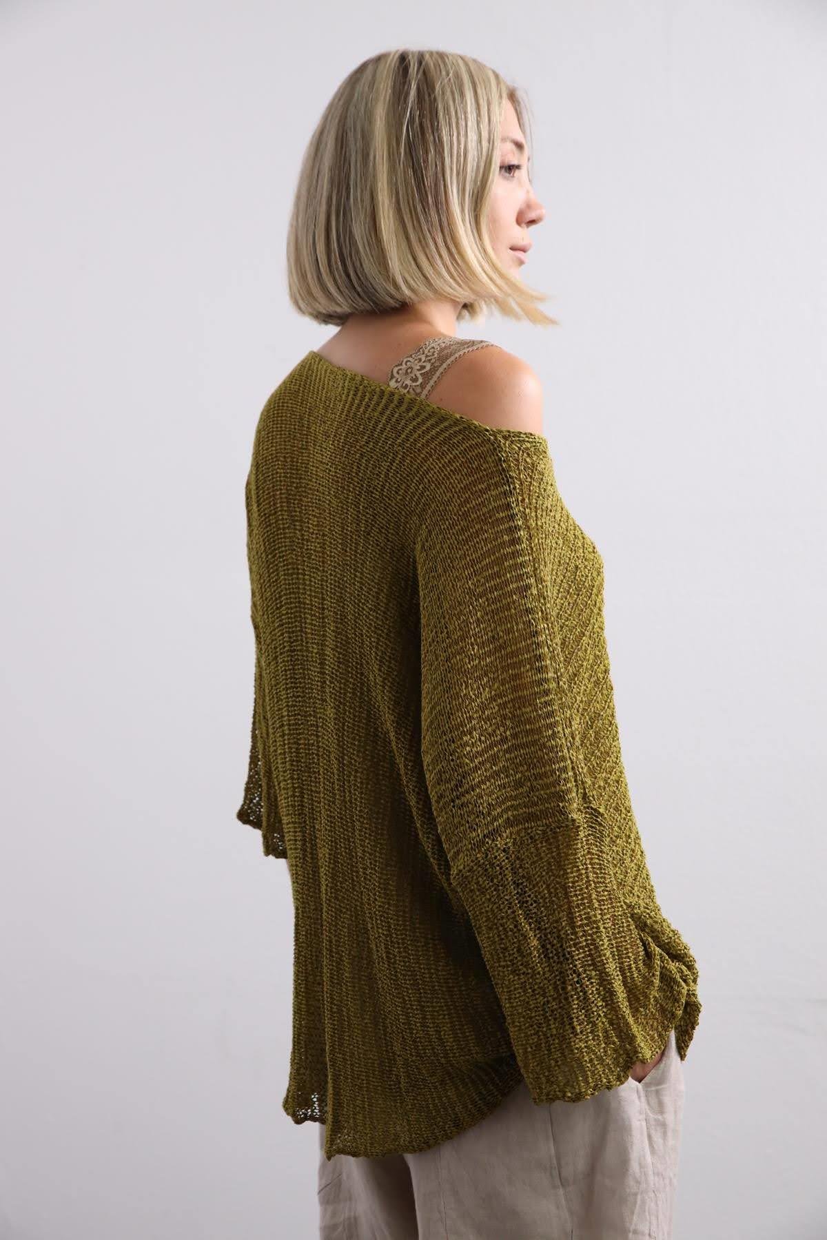 Fıstık Yeşili Yakası Kesik Detay Merserize Bluz - Şaman Butik Fıstık Yeşili Yakası Kesik Detay Merserize Bluz