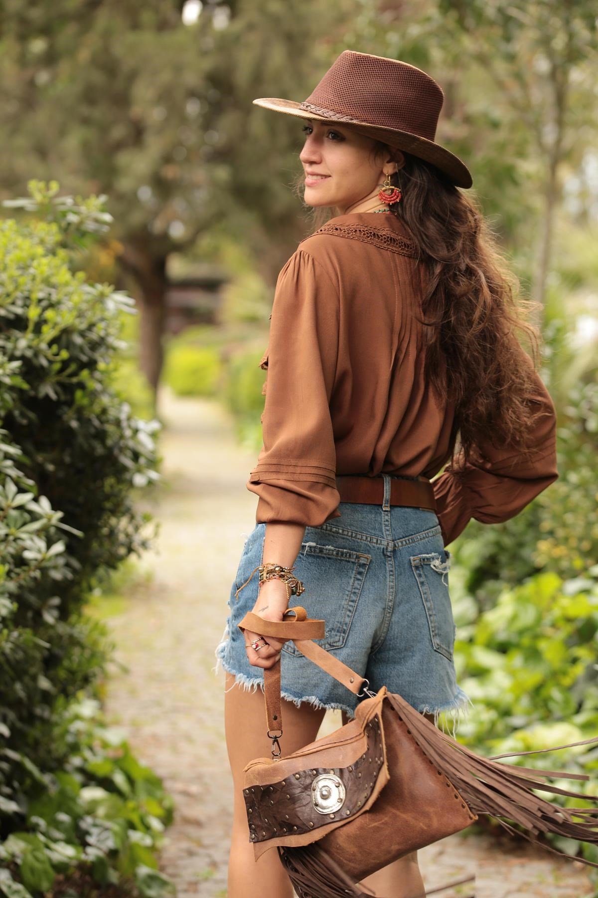  Kahverengi Dantel Detaylı Yakalı Fırfırlı Bluz