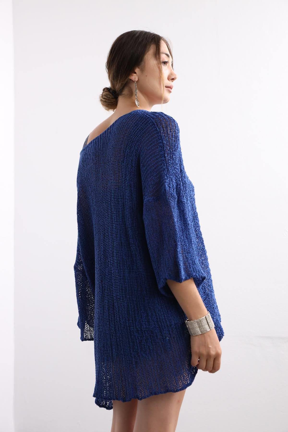 Saks Mavisi Yakası Kesik Detay Merserize Bluz - Şaman Butik - Bohem Giyim ve Aksesuar | Kadın & Erkek Saks Mavisi Yakası Kesik Detay Merserize Bluz
