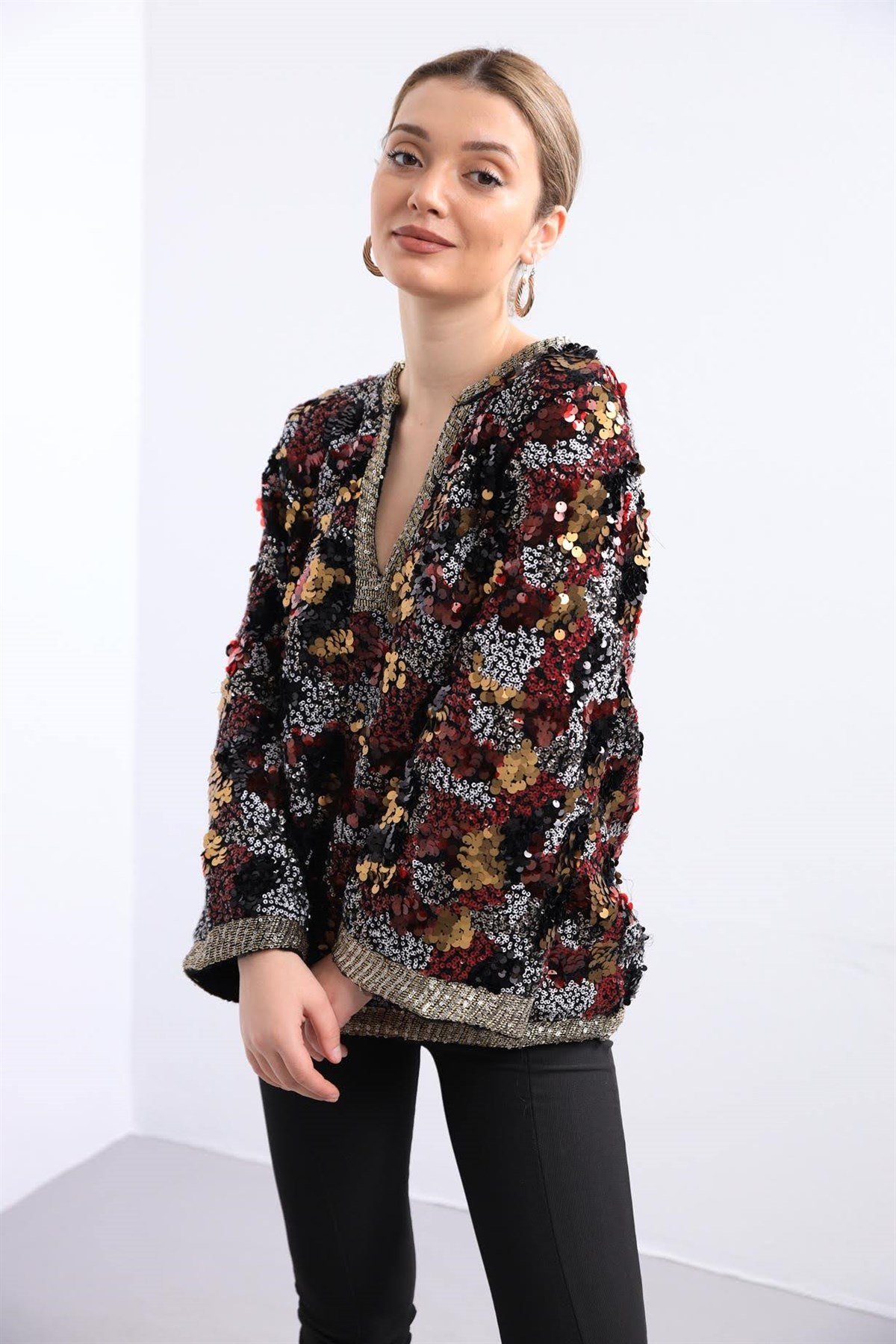  Siyah V Yaka Pullu Bluz