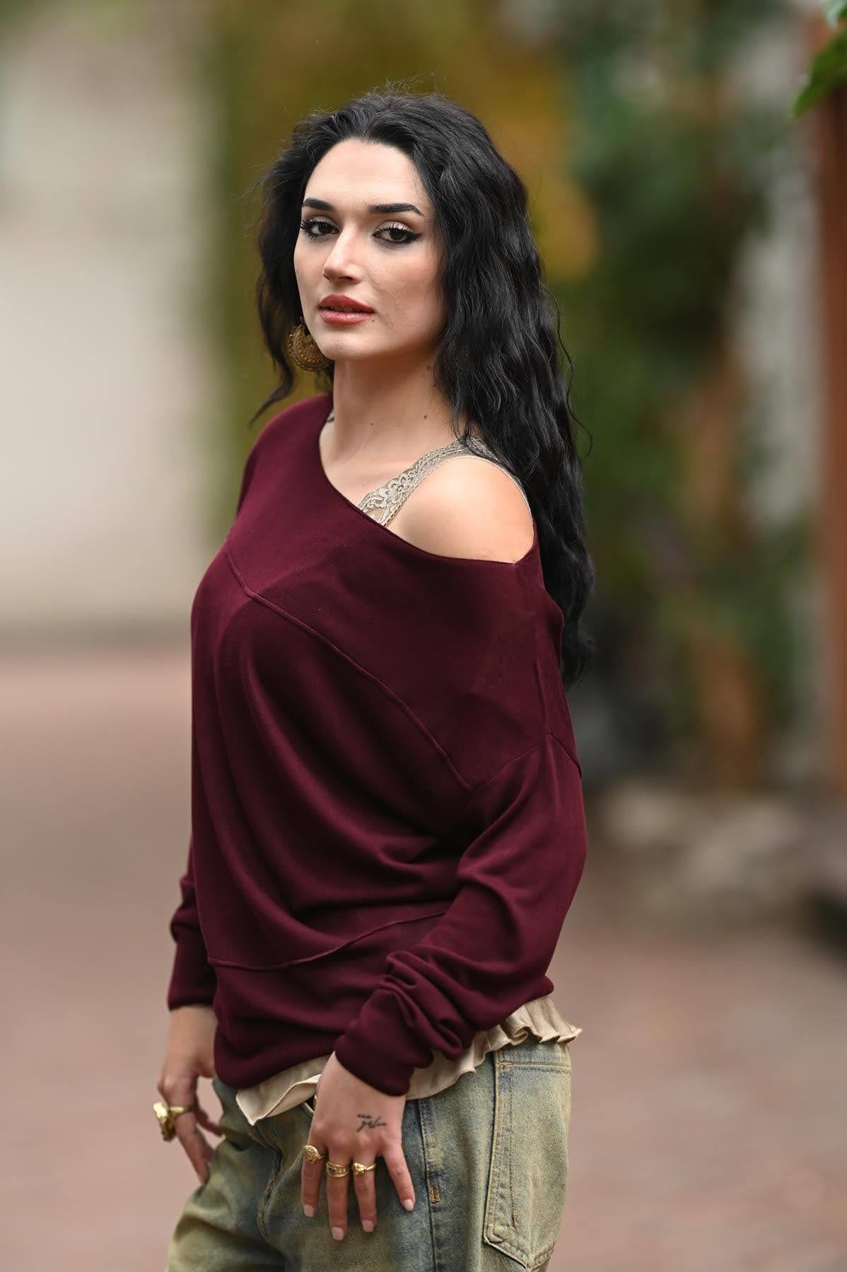 Bordo Dikiş Detaylı Kayık Yaka Merserize