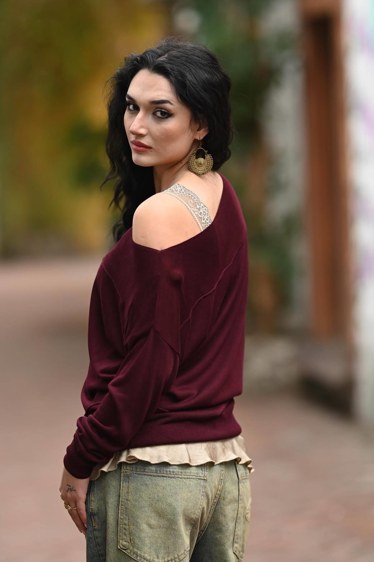 Bordo Dikiş Detaylı Kayık Yaka Merserize