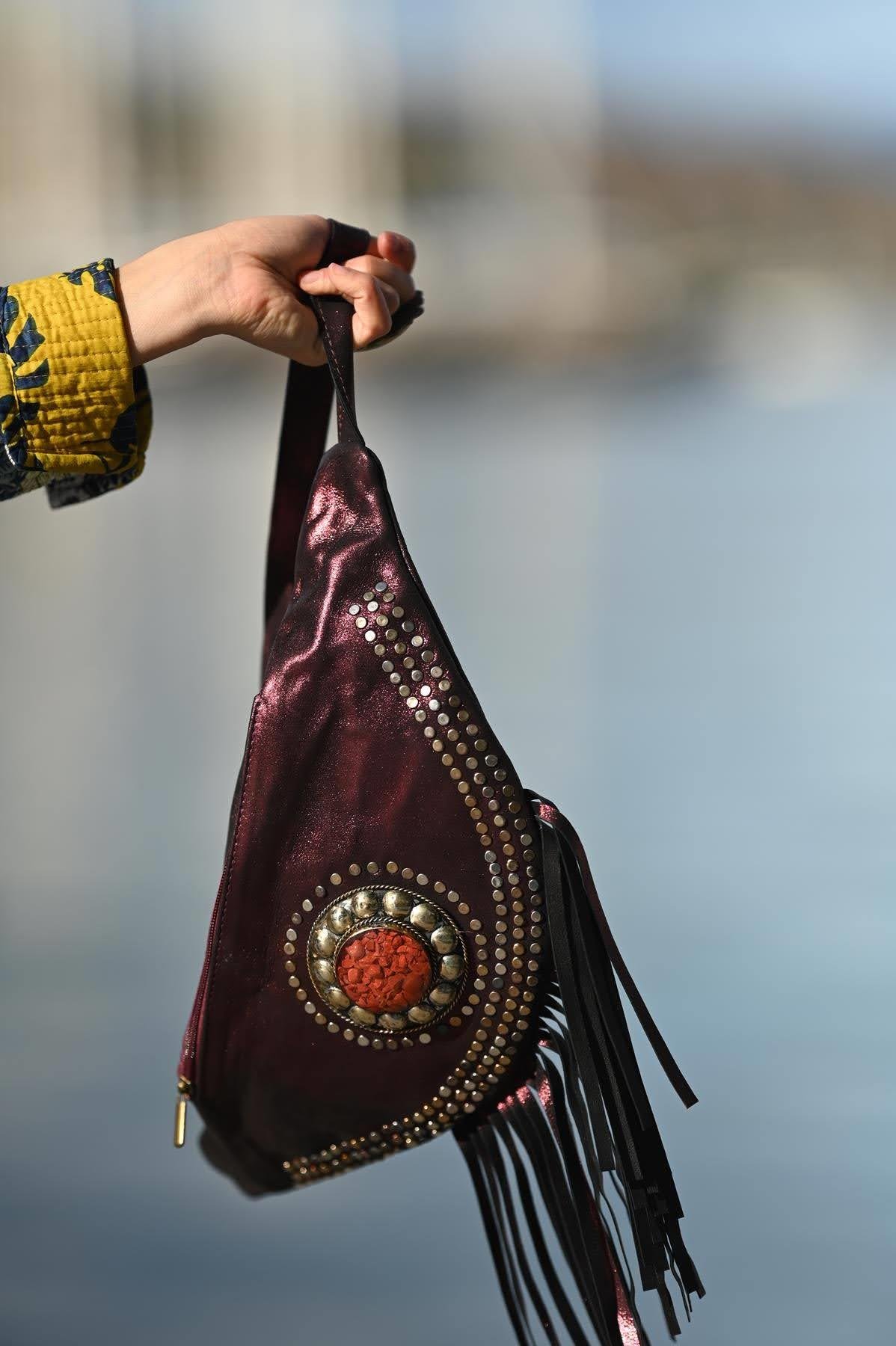 Bordo Püsküllü Taş ve Zımbalı Parlak Süet Deri Bel Çantası