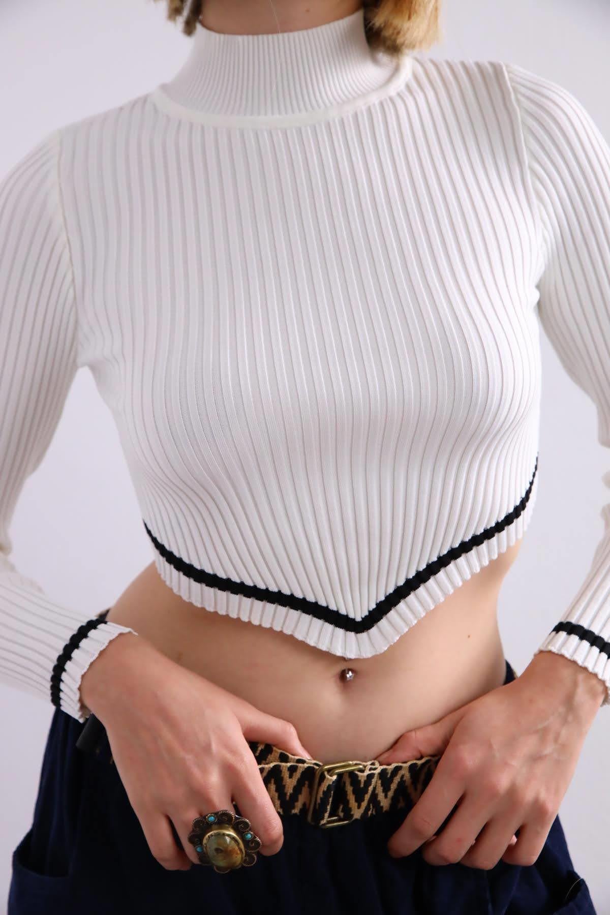  Beyaz Yarım Boğazlı Body Kazak