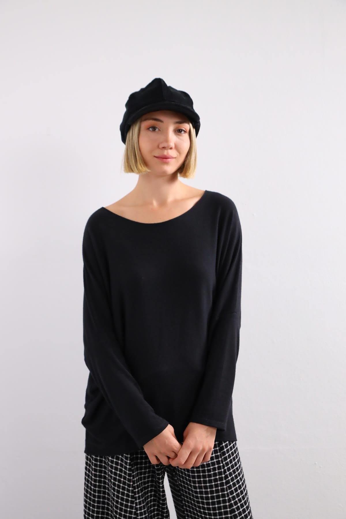 Siyah Bisiklet Yaka Yarasa Kol Bluz - Şaman Butik Siyah Bisiklet Yaka Yarasa Kol Bluz