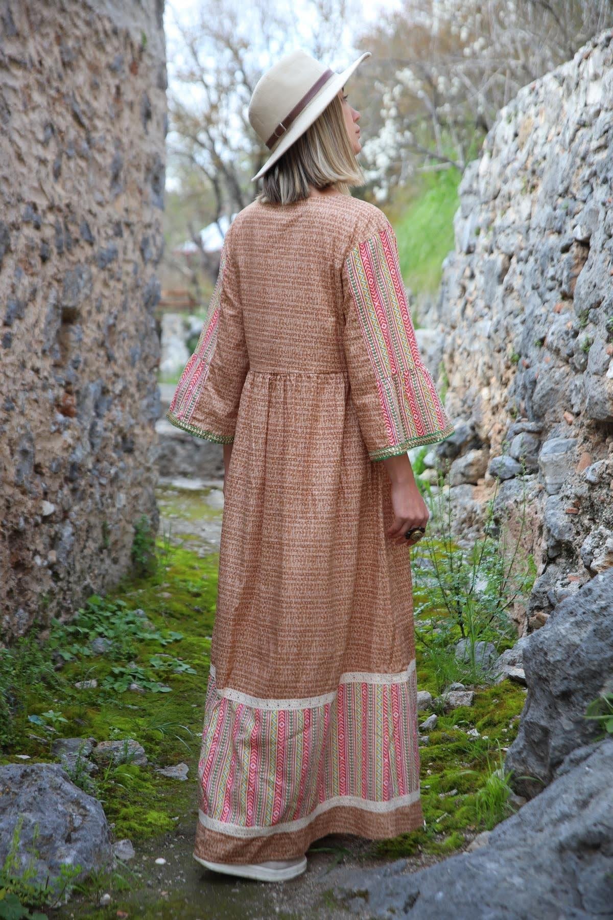 Camel Rengi Yakası Nakışlı Payet ve Güpürlü Elbise - Şaman Butik Camel Rengi Yakası Nakışlı Payet ve Güpürlü Elbise