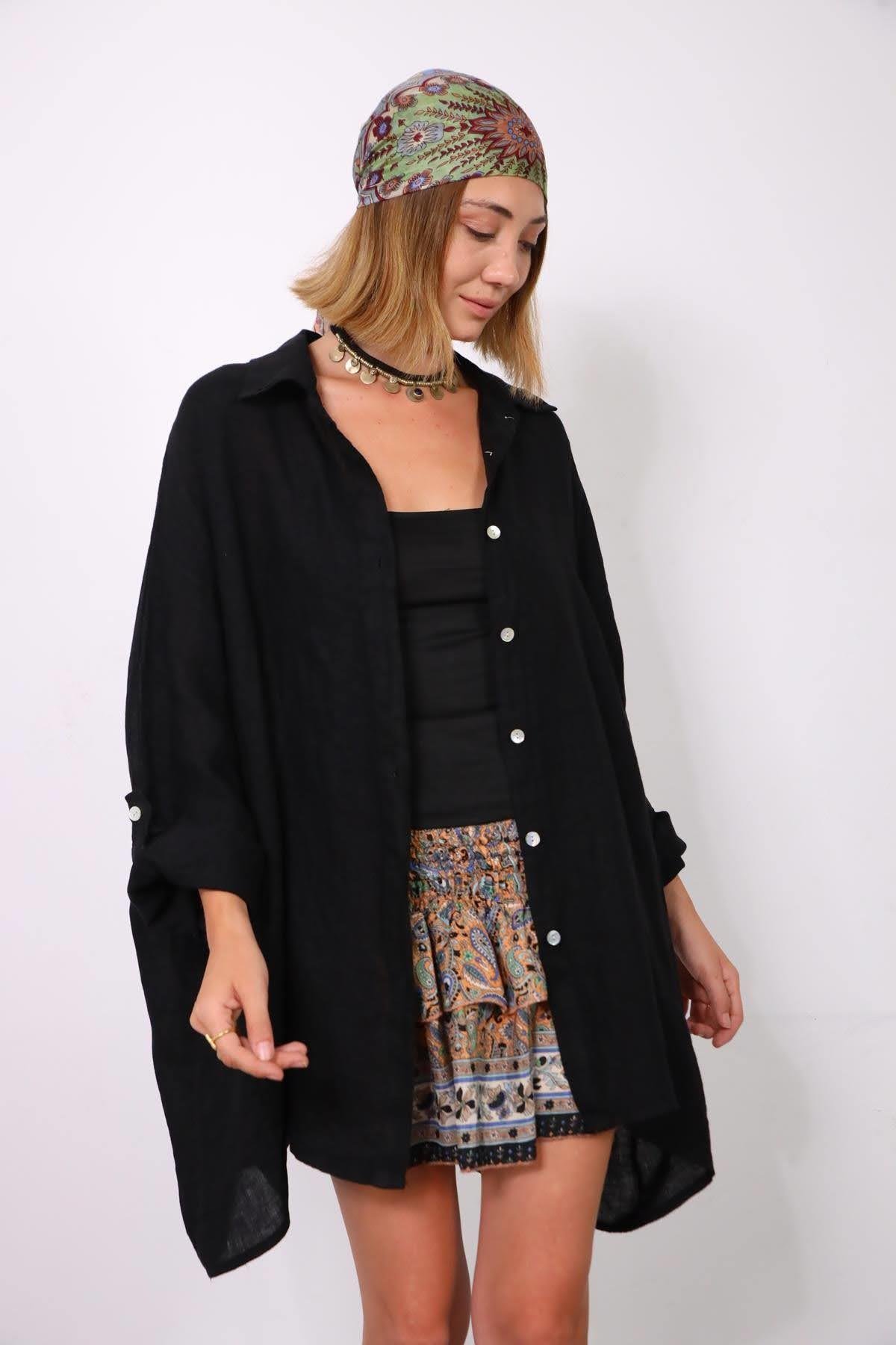  Siyah Oval Kesim Düğmesiz Gömlek