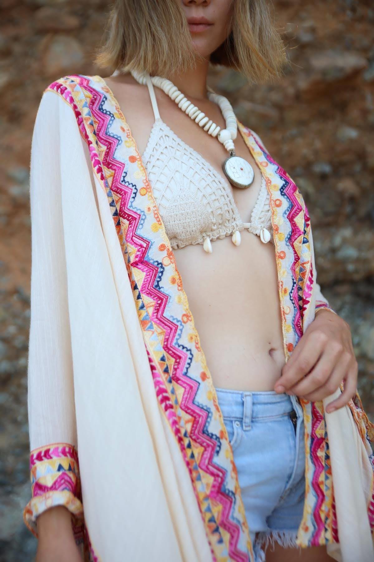 Krem Rengi Yarasa Kol Nakışlı Kimono - Şaman Butik Krem Rengi Yarasa Kol Nakışlı Kimono