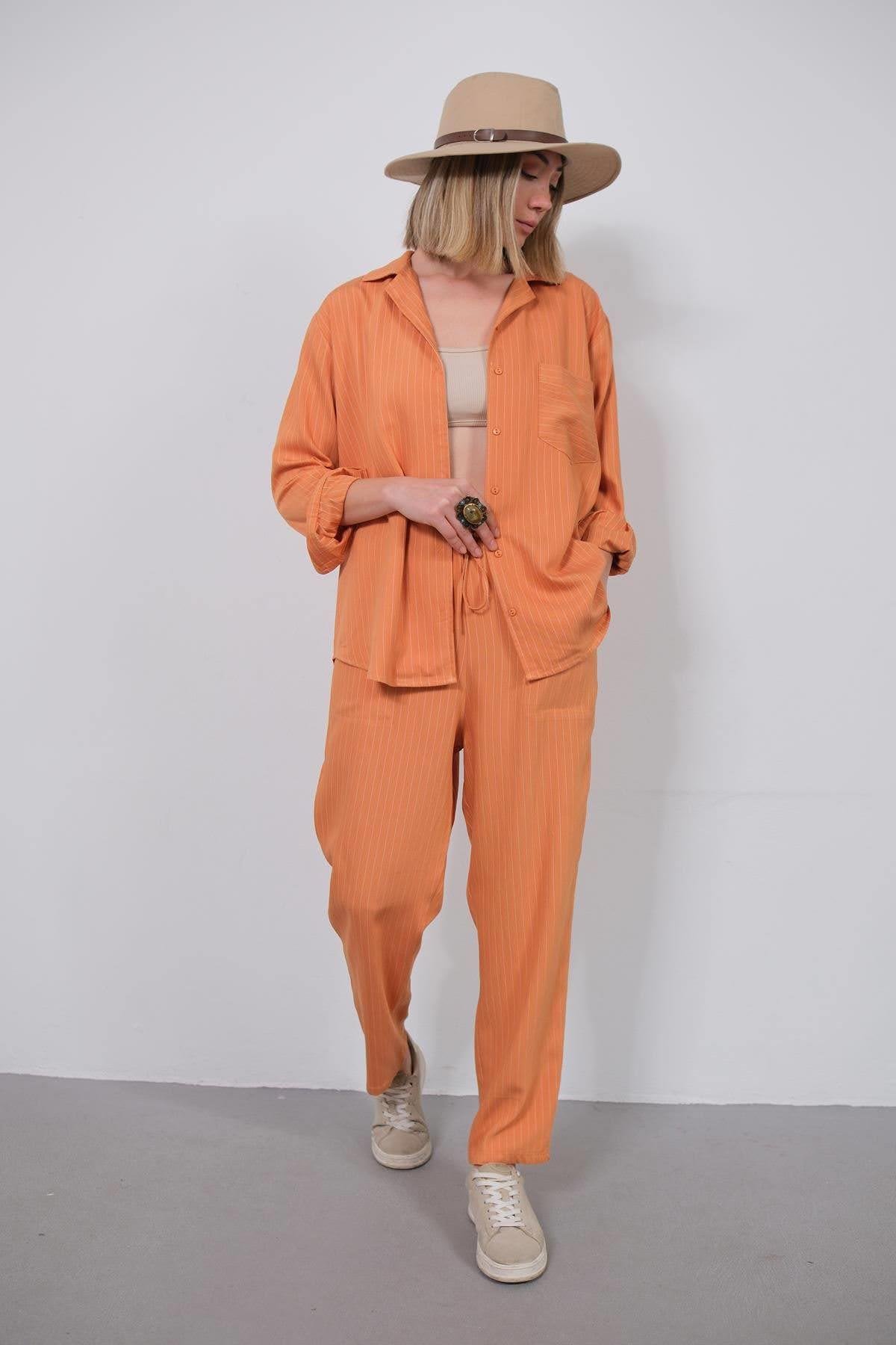  Turuncu Çizgili Gömlek ve Pantolon Takım