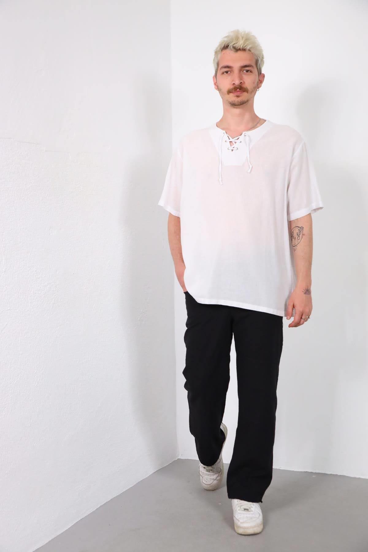  Beyaz Yakası Bağcıklı Kısa Kollu Erkek Gömlek