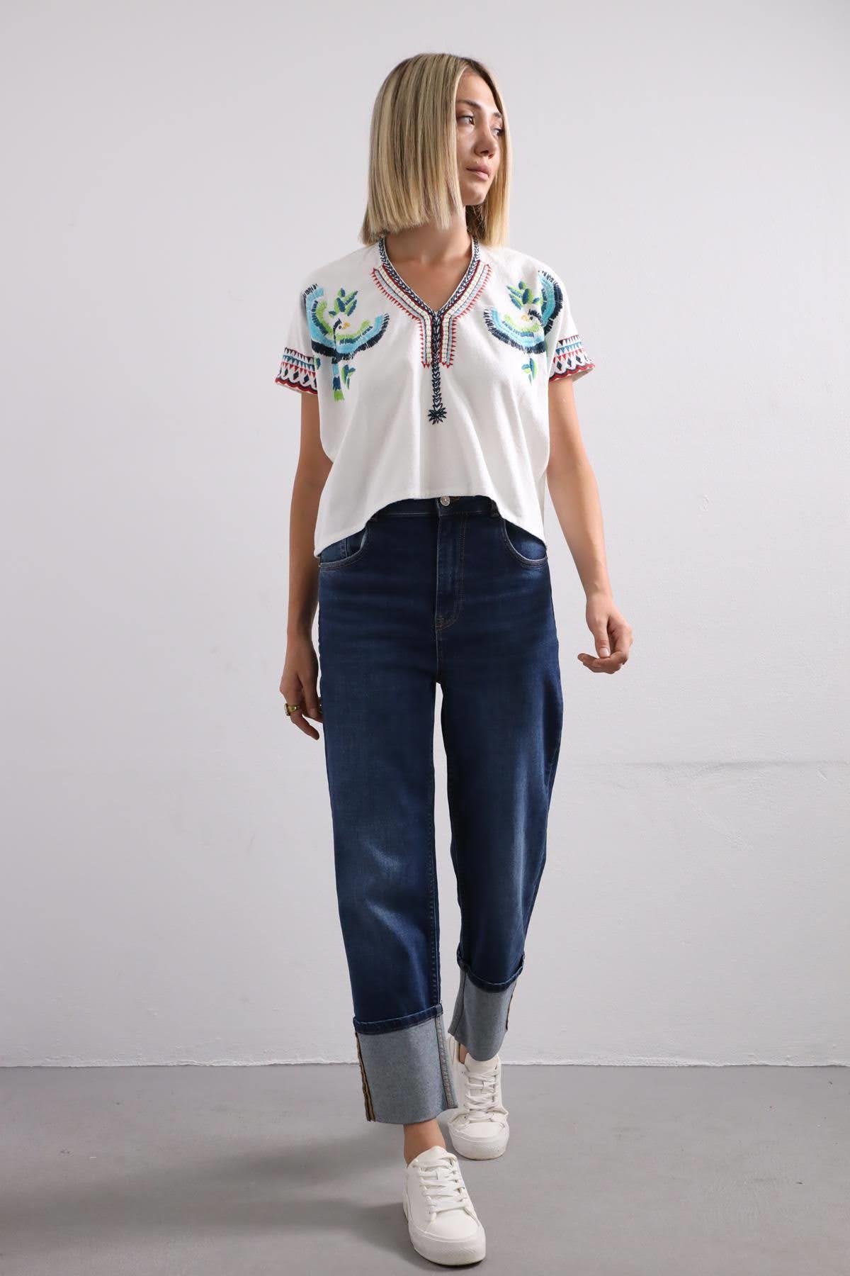 Beyaz İşlemeli Kolsuz Bluz - Şaman Butik Beyaz İşlemeli Kolsuz Bluz