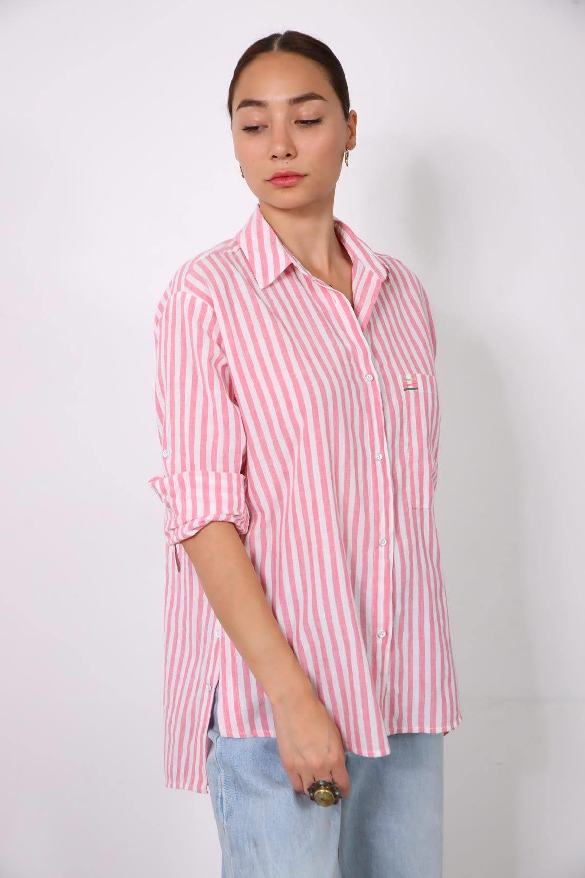  Pembe Çizgili Yakalı Gömlek