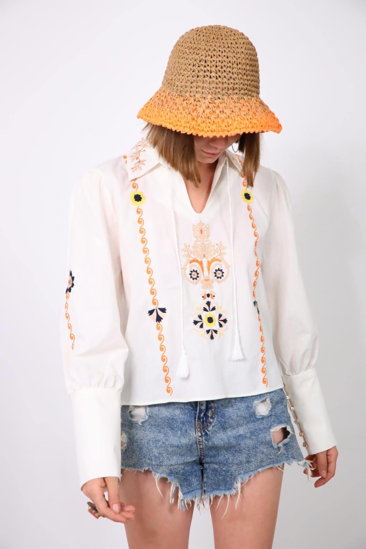Beyaz Gömlek Yaka Geniş Manşetli İşlemeli Bluz - Şaman Butik Beyaz Gömlek Yaka Geniş Manşetli İşlemeli Bluz