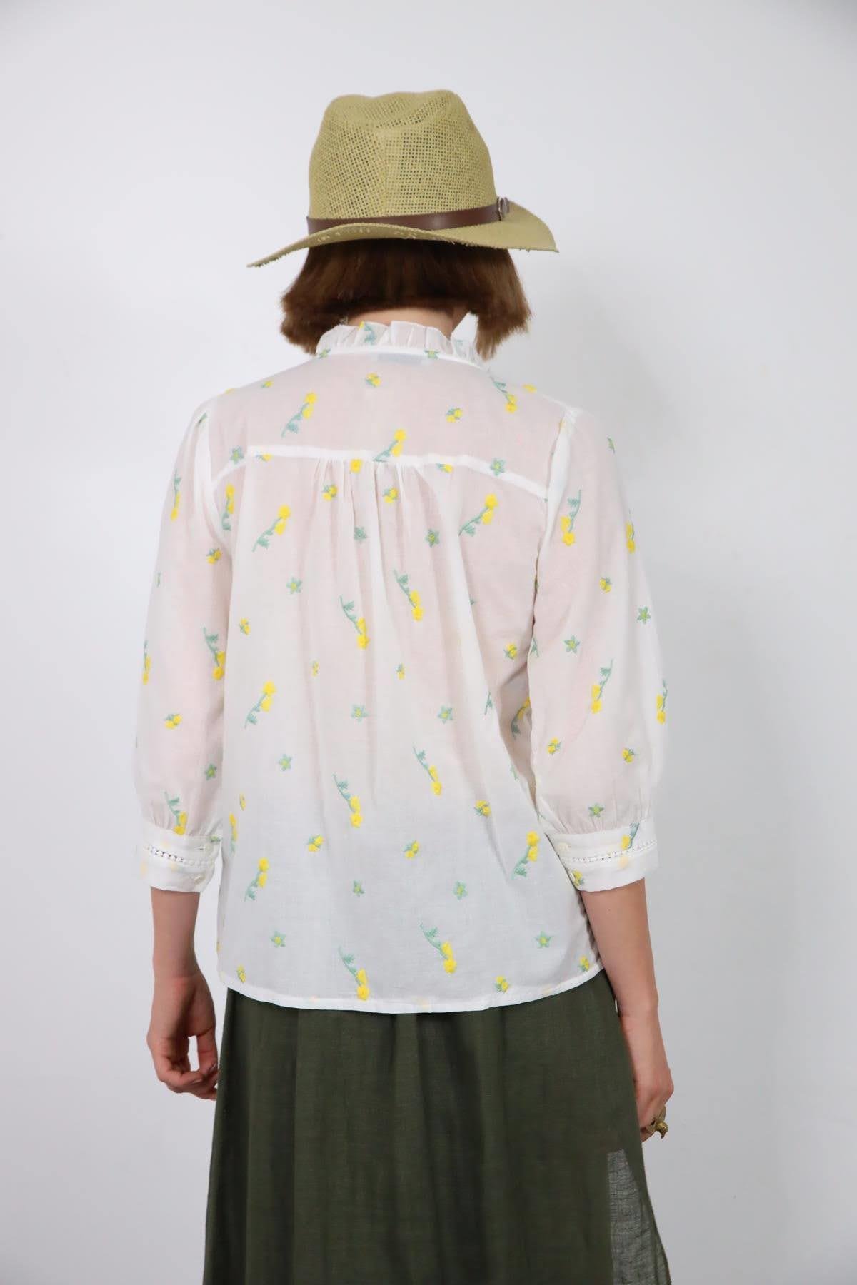 White Flower Embroidered Skirt White Flower Embroidered Skirt