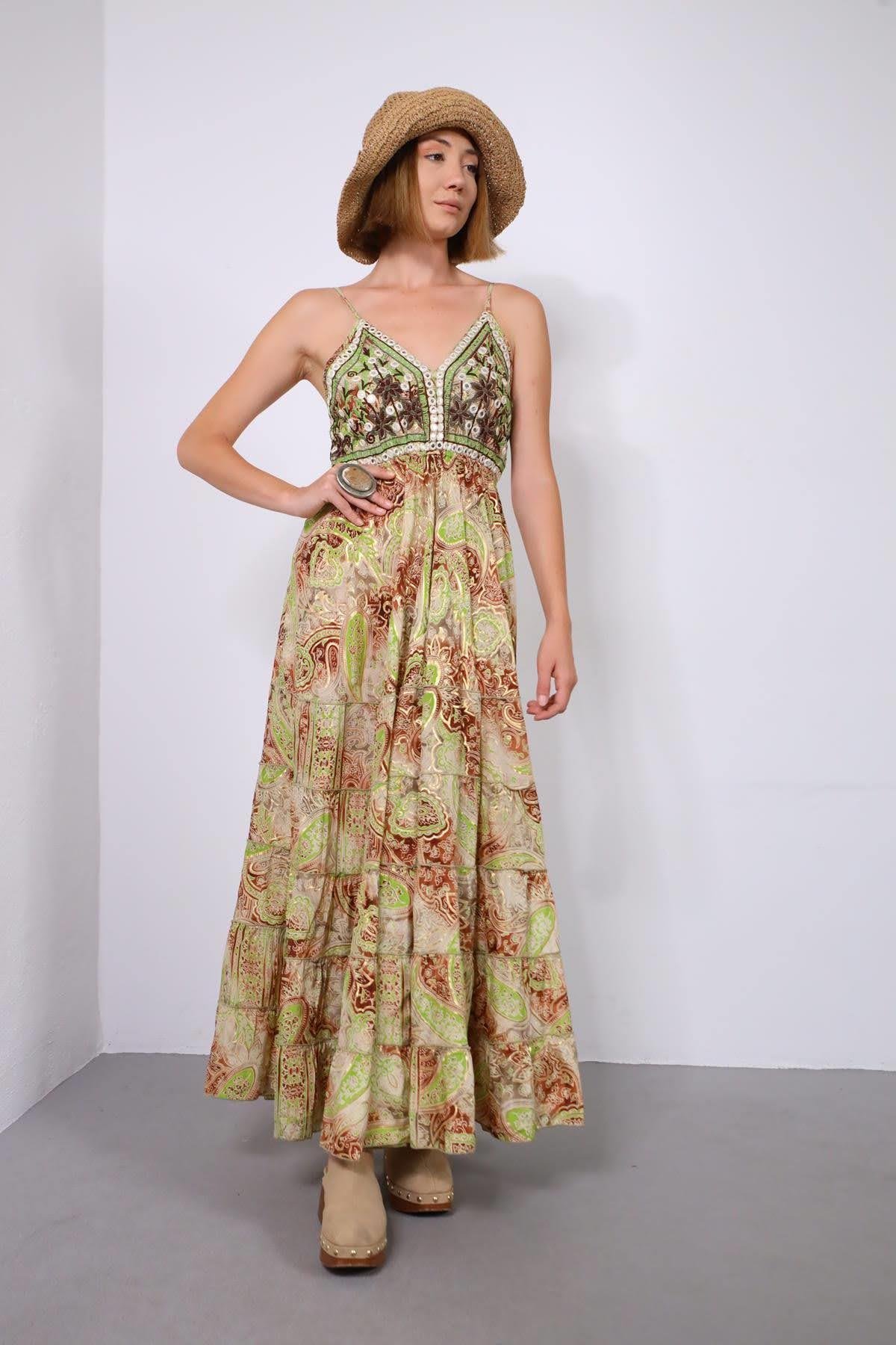 Yeşil Ayna Detay İşlemeli Gipeli Uzun İpek Elbise - Şaman Butik Yeşil Ayna Detay İşlemeli Gipeli Uzun İpek Elbise