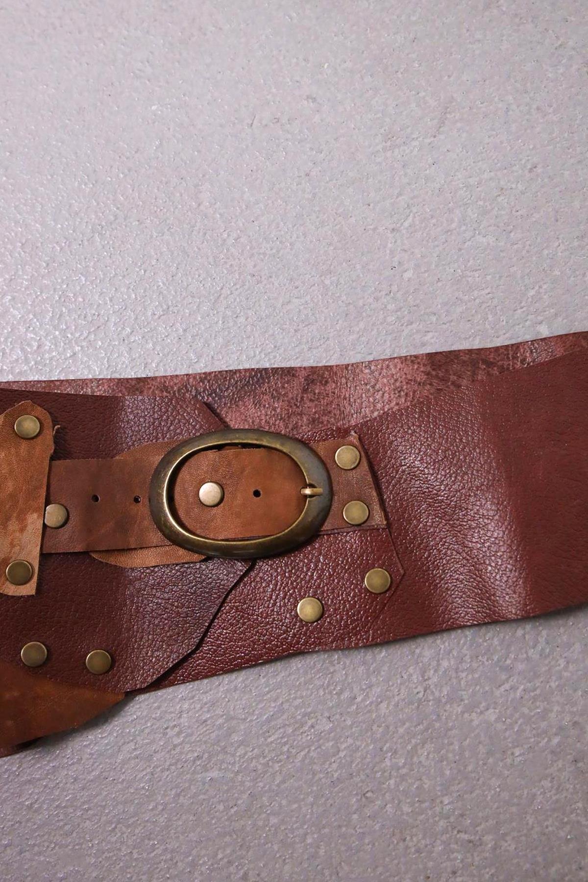  Renkli Zımbalı Parçalı Deri Kemer