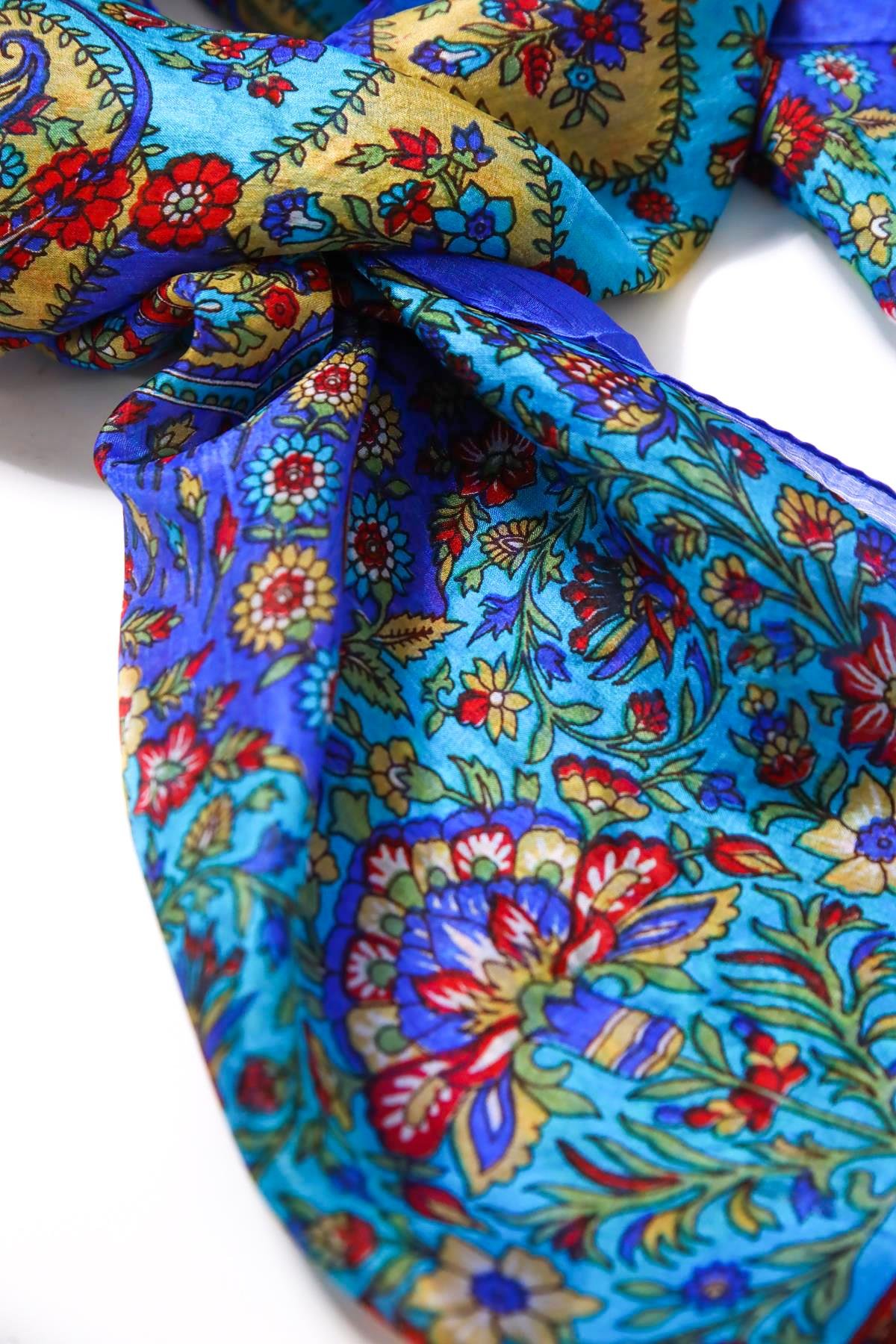 Saks Mavisi Desenli İpek Şal - Şaman Butik Saks Mavisi Desenli İpek Şal