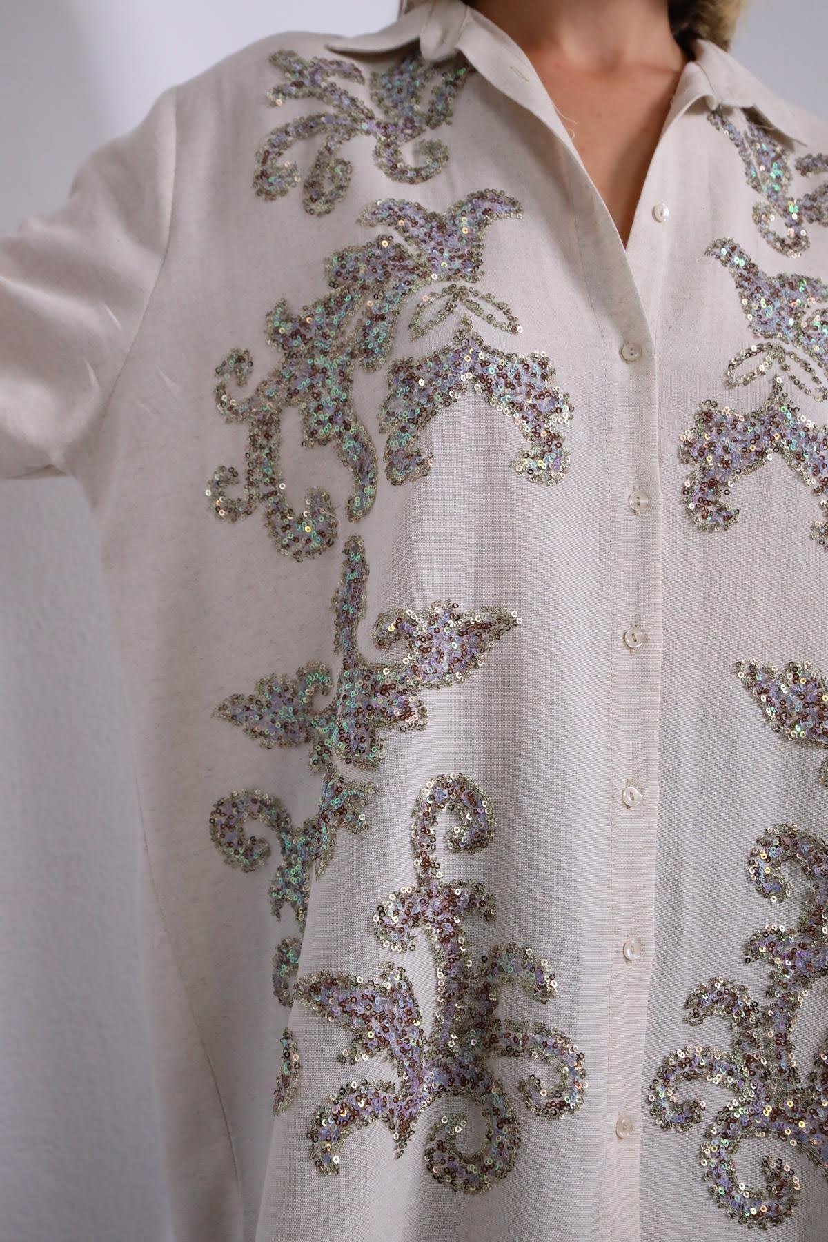  Krem Rengi Pul İşlemeli Yuvarlak Kesim Gömlek