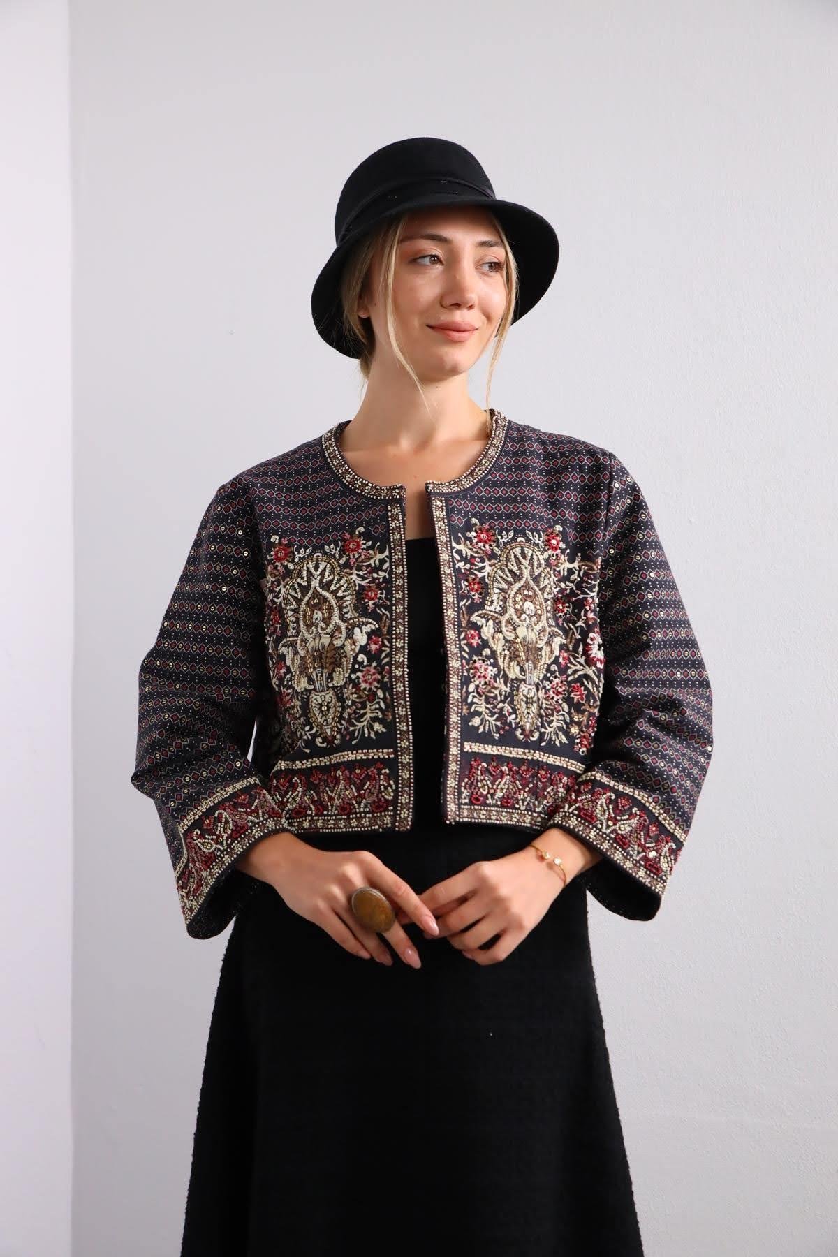 Siyah Boncuk Ve Pul İşlemeli Bohem Ceket - Şaman Butik - Bohem Giyim ve Aksesuar | Kadın & Erkek Siyah Boncuk Ve Pul İşlemeli Bohem Ceket