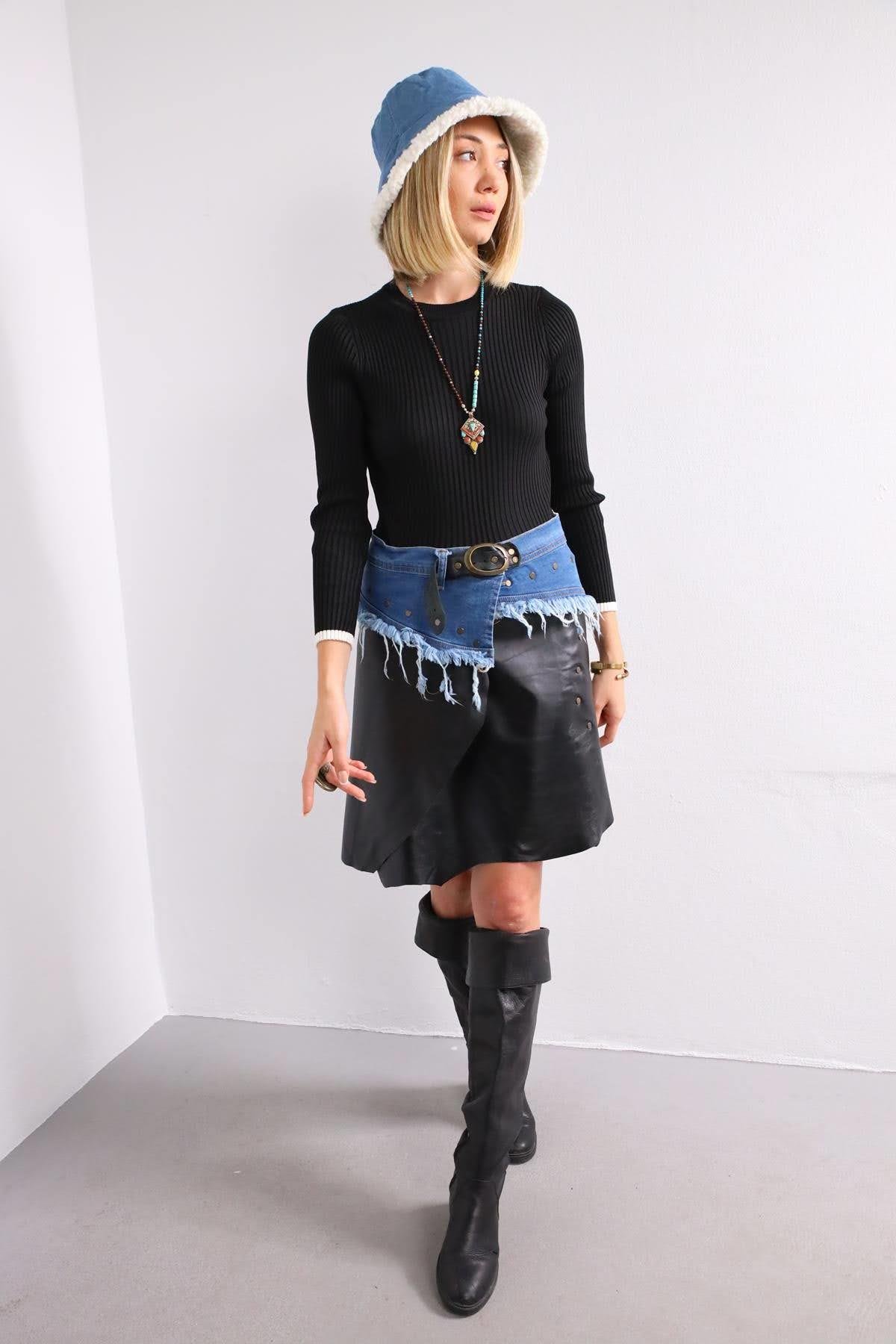  Siyah Kot Parçalı Zımba Detaylı Tokalı Deri Etek