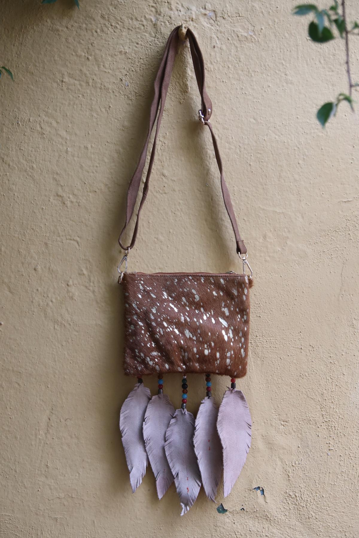 Camel Rengi Deniz Kabuklu Boncuk Püsküllü Tay Tüyü Tasarım Çanta