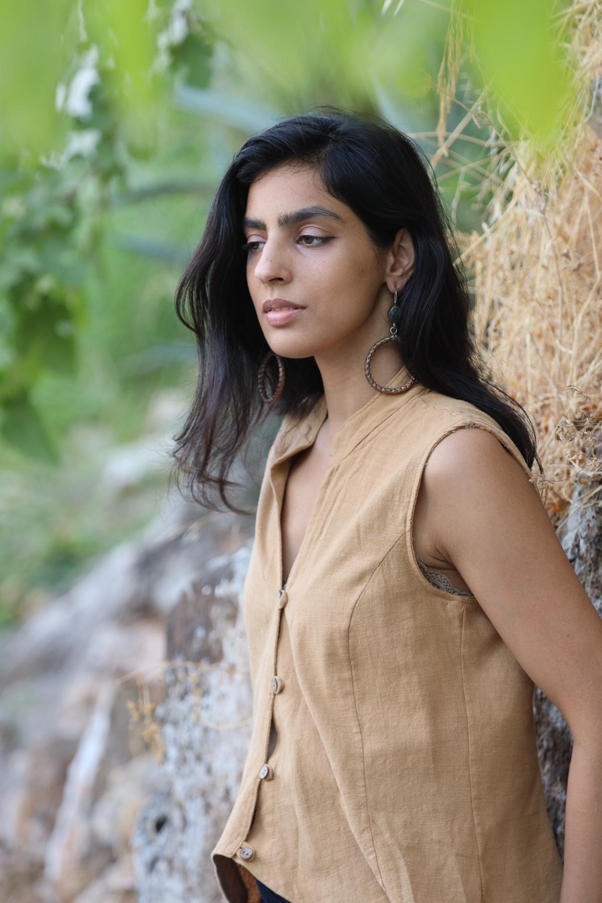 Camel Rengi Dikişli Keten Yelek