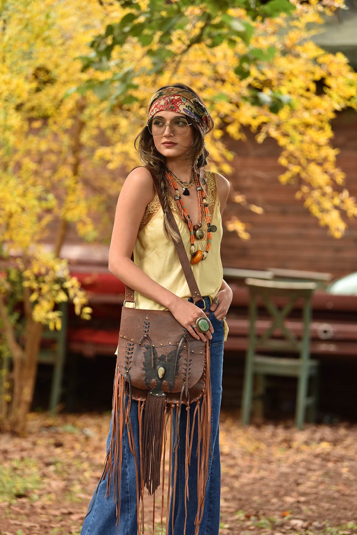  Kahverengi Doğal Taş Detay Püsküllü Deri Çanta