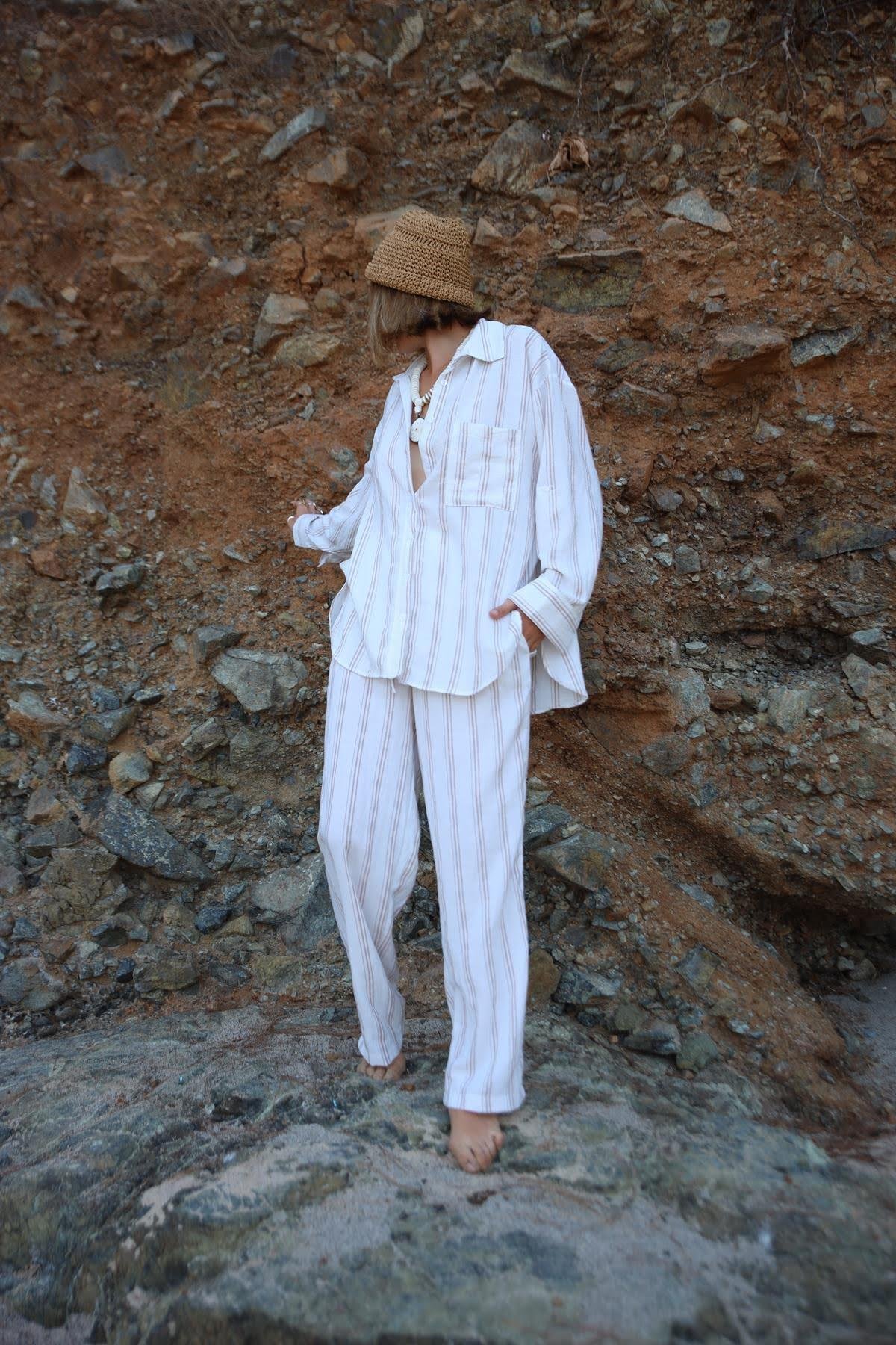  Sütlü Kahve Çizgili Yırtmaçlı Gömlek ve Pantolon Takım