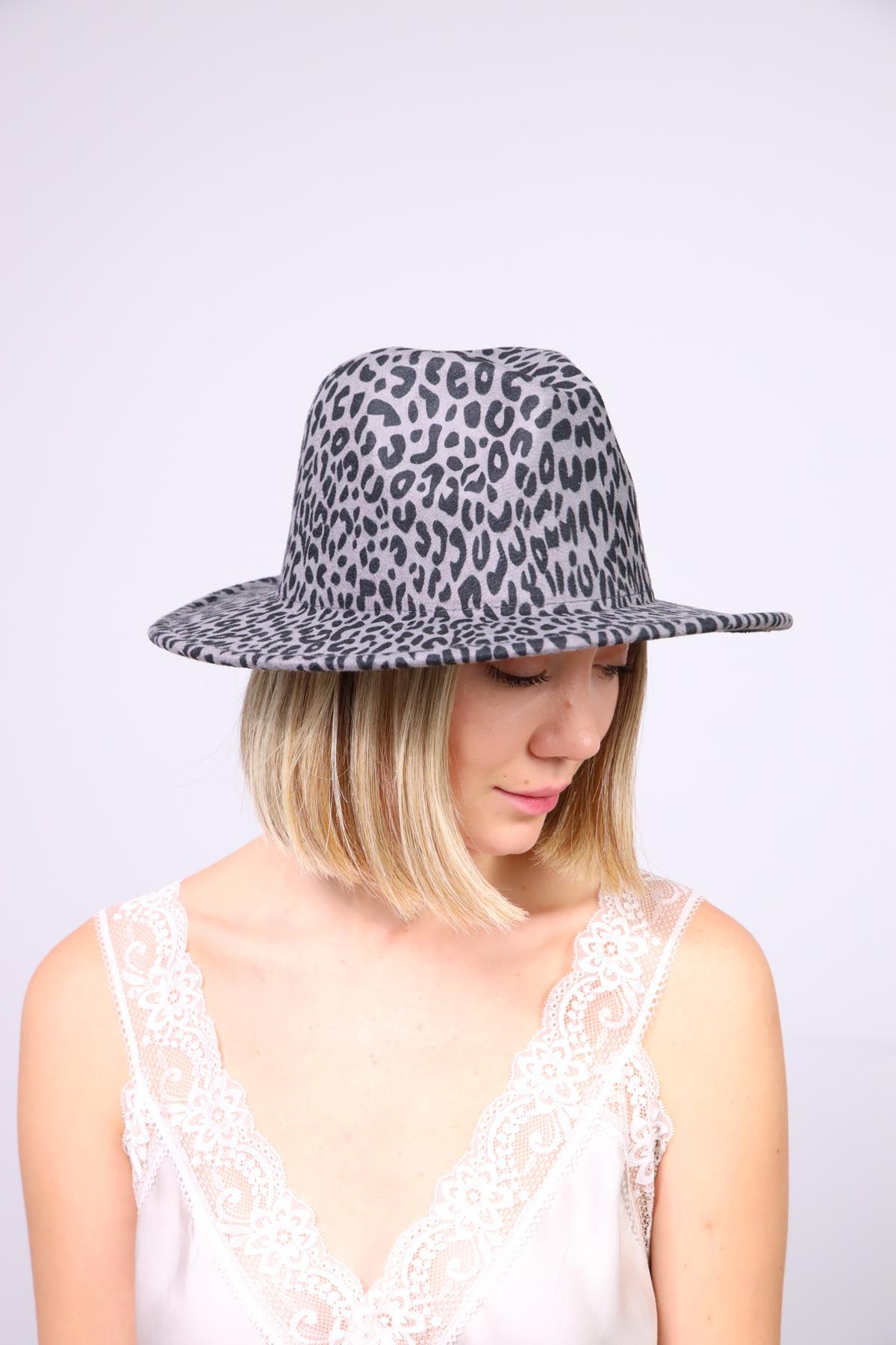  Gri Leopar Desenli Fötr Şapka