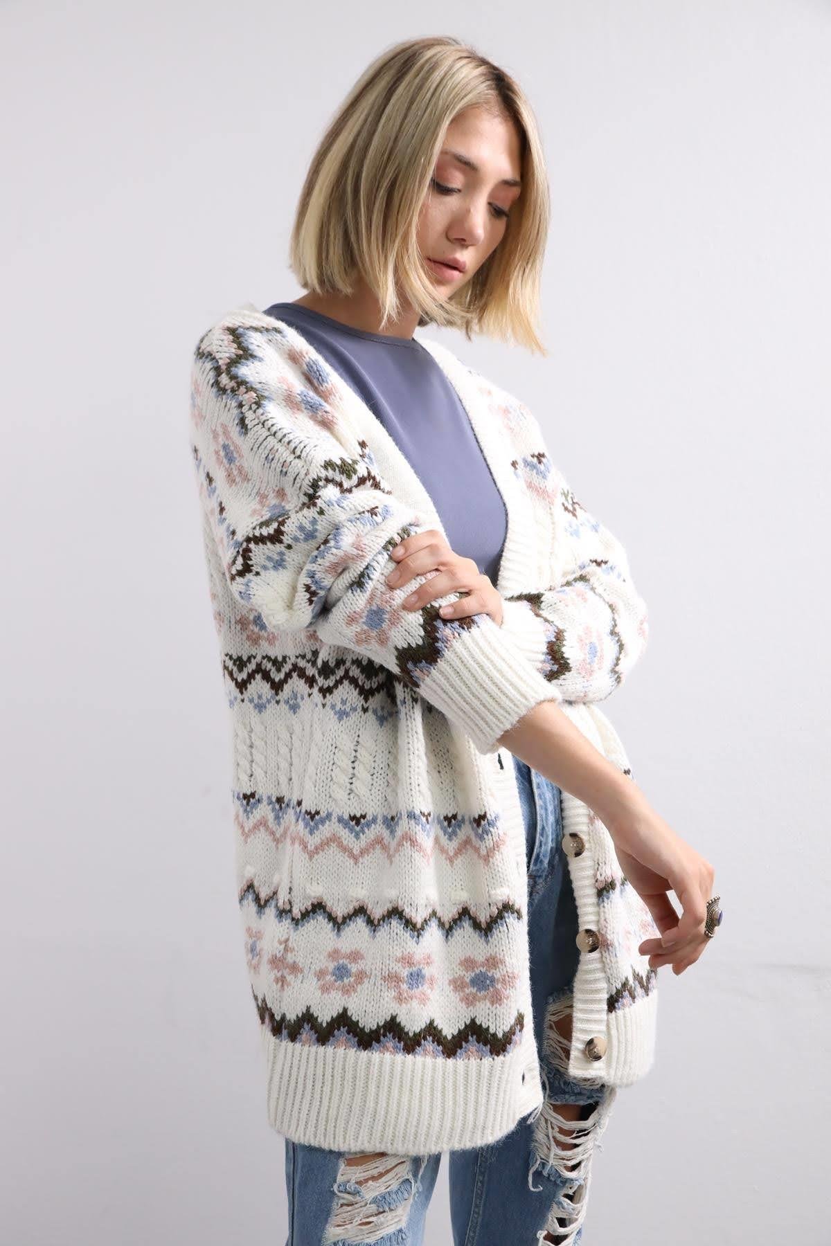  Ekru Kabartma Detaylı Desenli Hırka