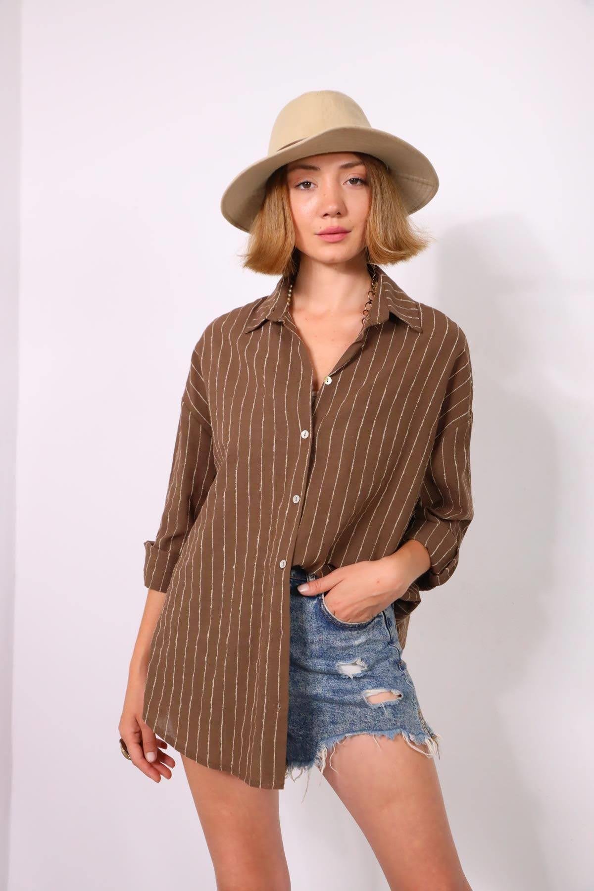  Kahverengi Kolları Apoletli Çizgili Keten Gömlek