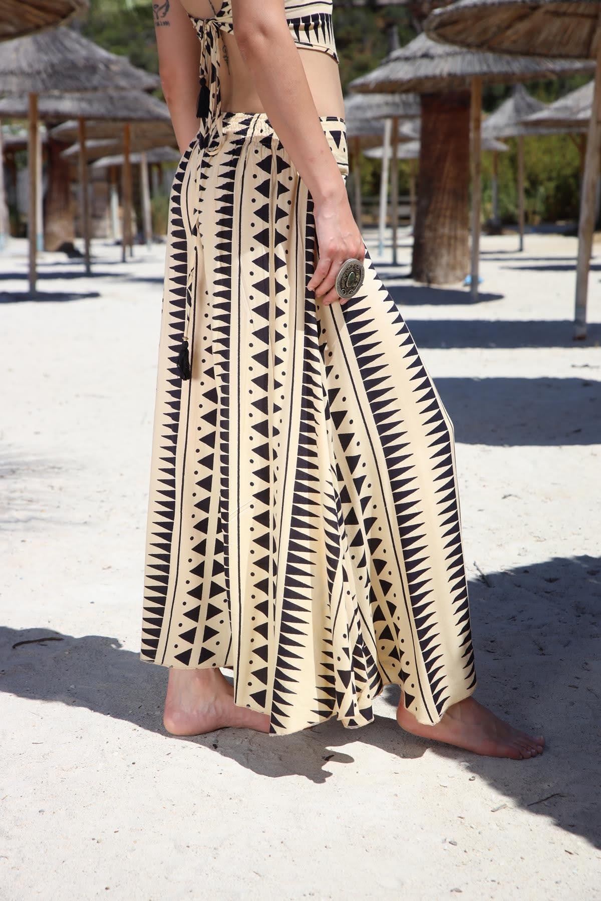  Bej Desenli Yarasa Pantolon ve Crop Top Takım