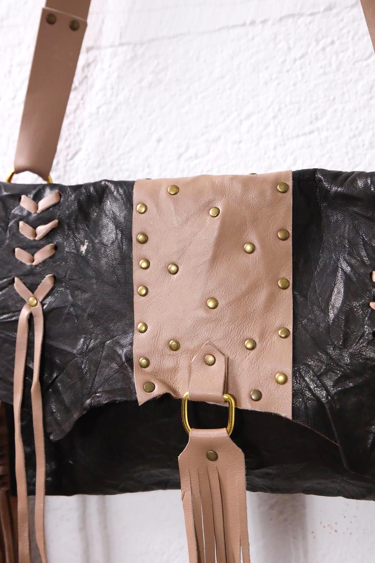 Siyah Püsküllü Zımbalı El Yapımı Deri Çanta - Şaman Butik Siyah Püsküllü Zımbalı El Yapımı Deri Çanta