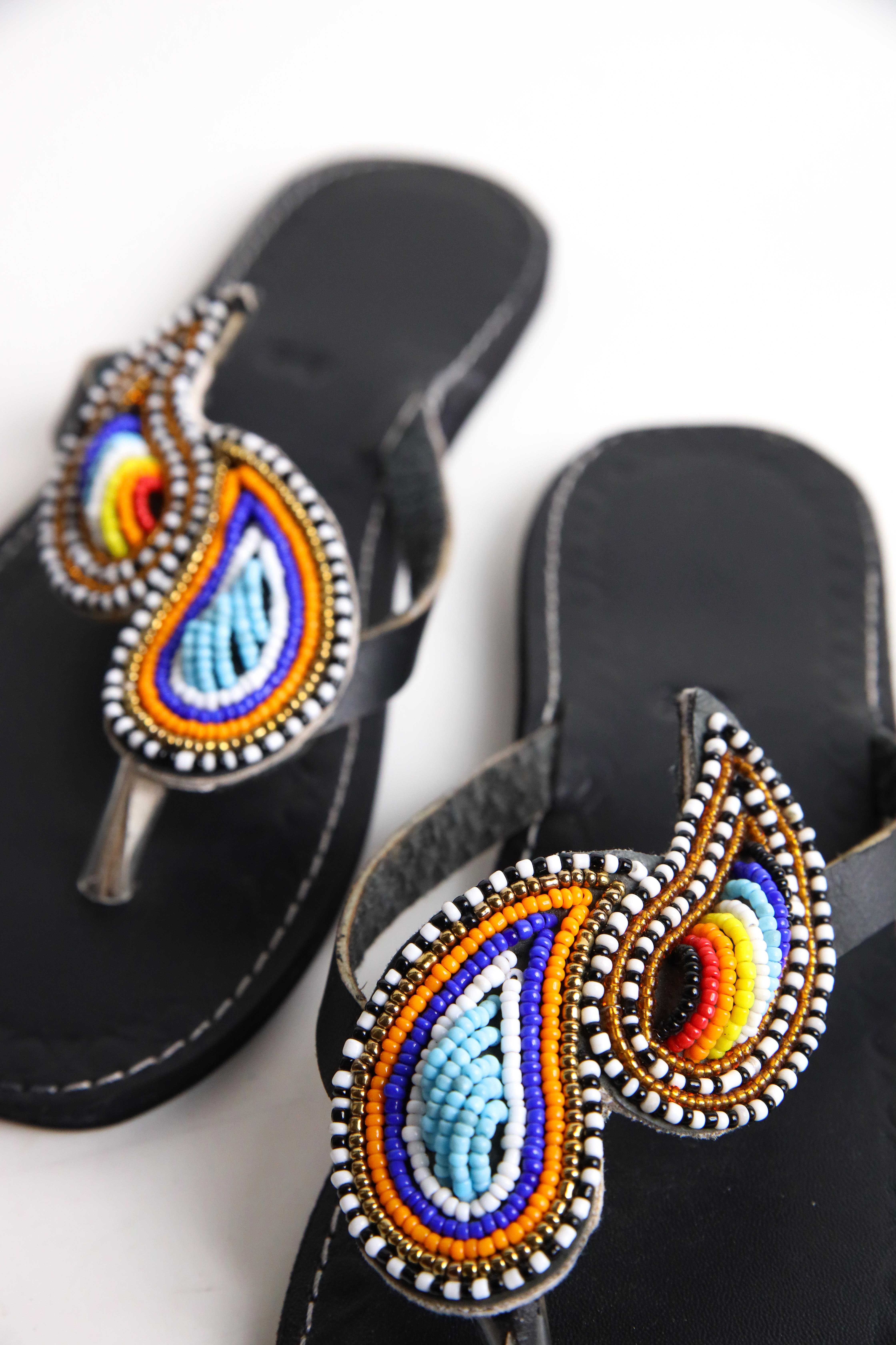 Siyah Boncuk İşlemeli Parmak Arası Terlik - Şaman Butik Siyah Boncuk İşlemeli Parmak Arası Terlik