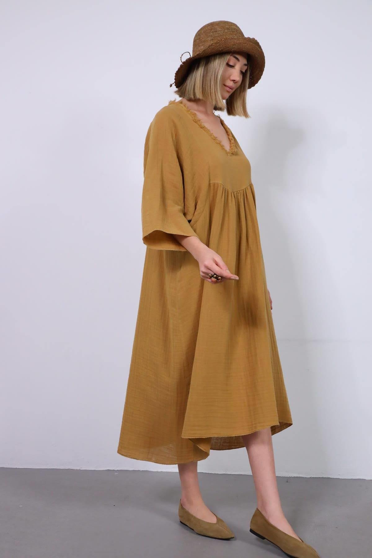 Camel Rengi Püsküllü V Yaka Müslin Elbise - Şaman Butik Camel Rengi Püsküllü V Yaka Müslin Elbise