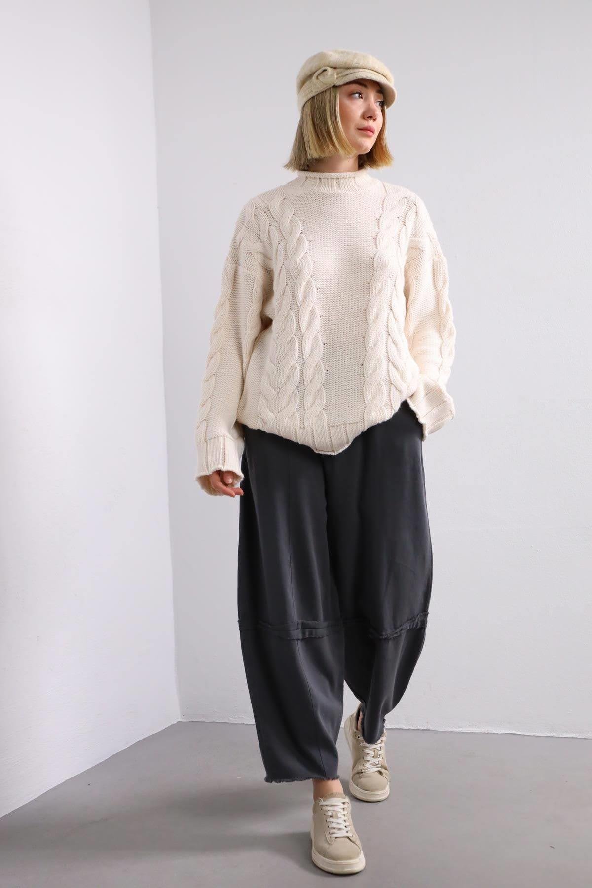  Krem Rengi Saç Örgülü Kazak